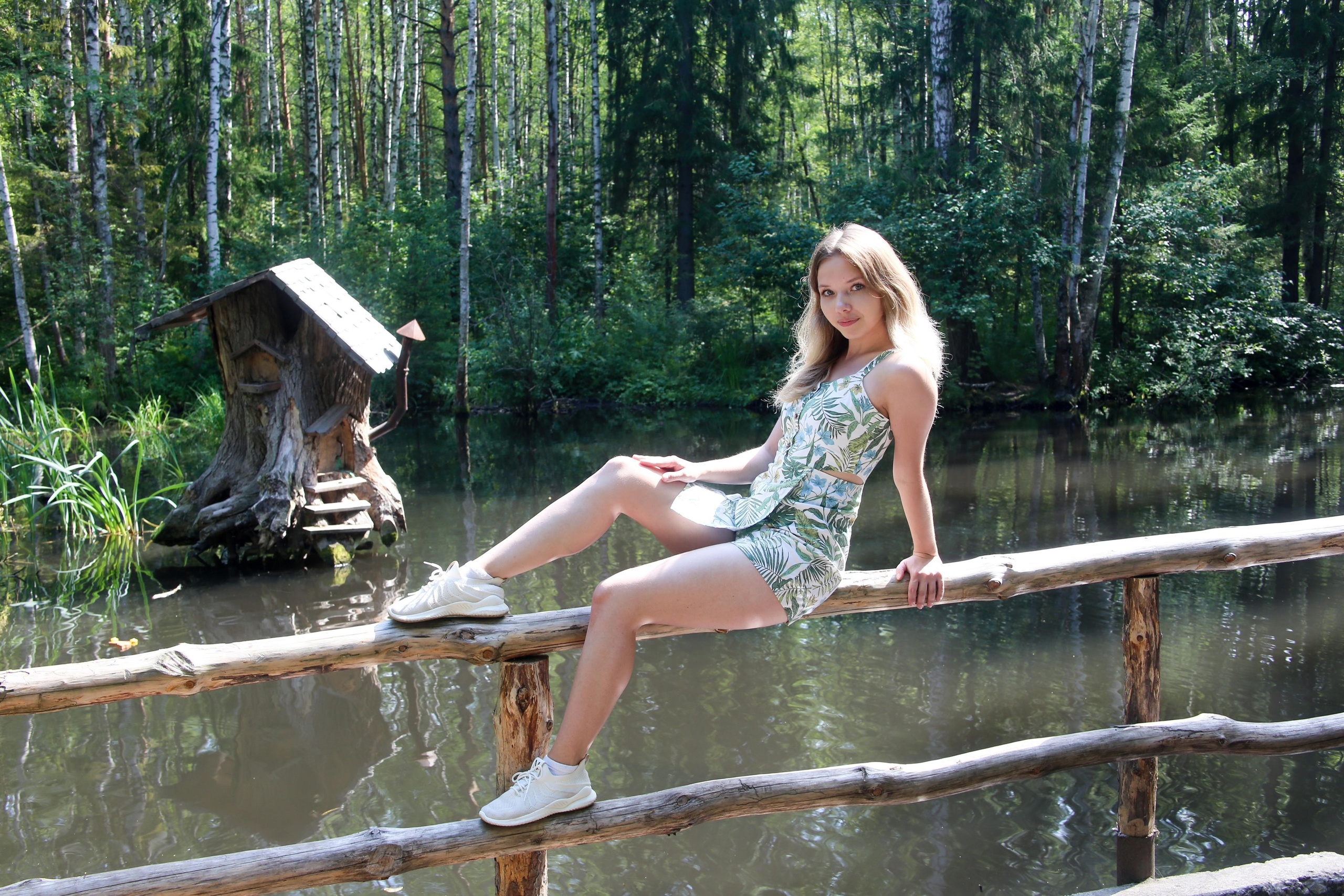 Маша в лесу босиком. Фотограф Пермь. Фотосессия в фотостудии Перми и на свежем воздухе