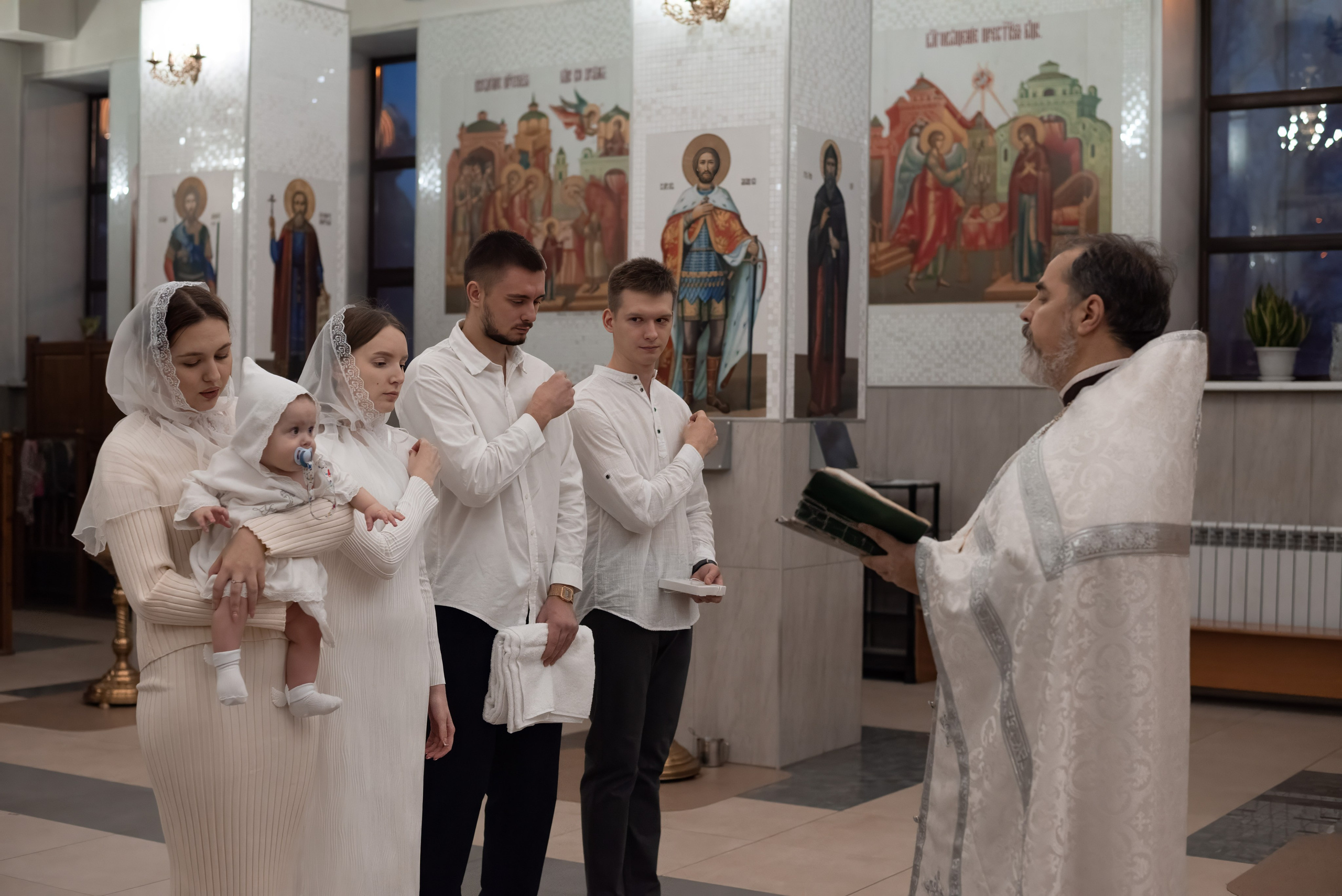 Крещение Максима в храме Феодора Тирона. Фотографы крещения/венчания  Красноярск Татьяна и Вячеслав Переваловы