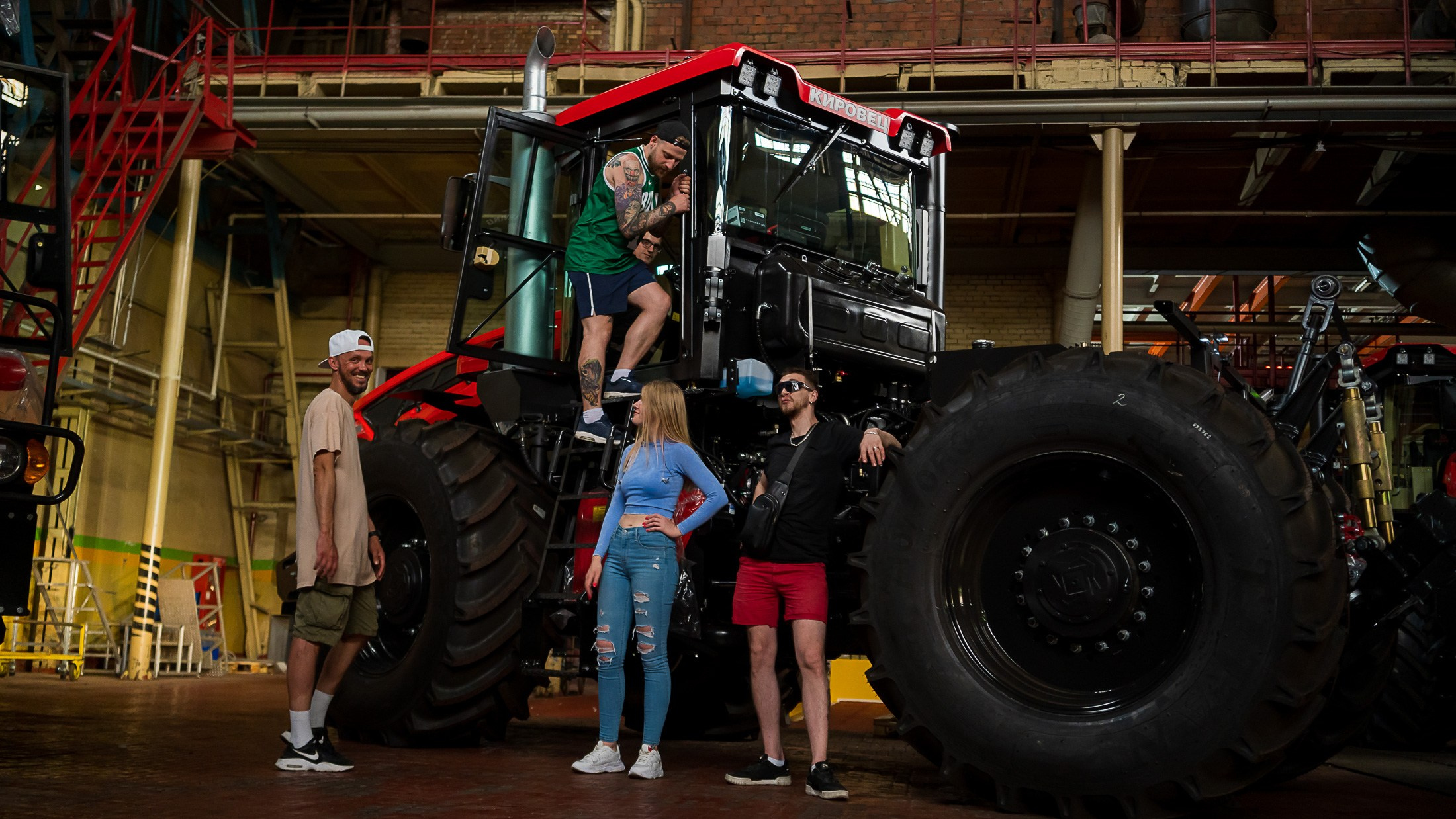 Кировский завод. Графический дизайнер Илья Левченко