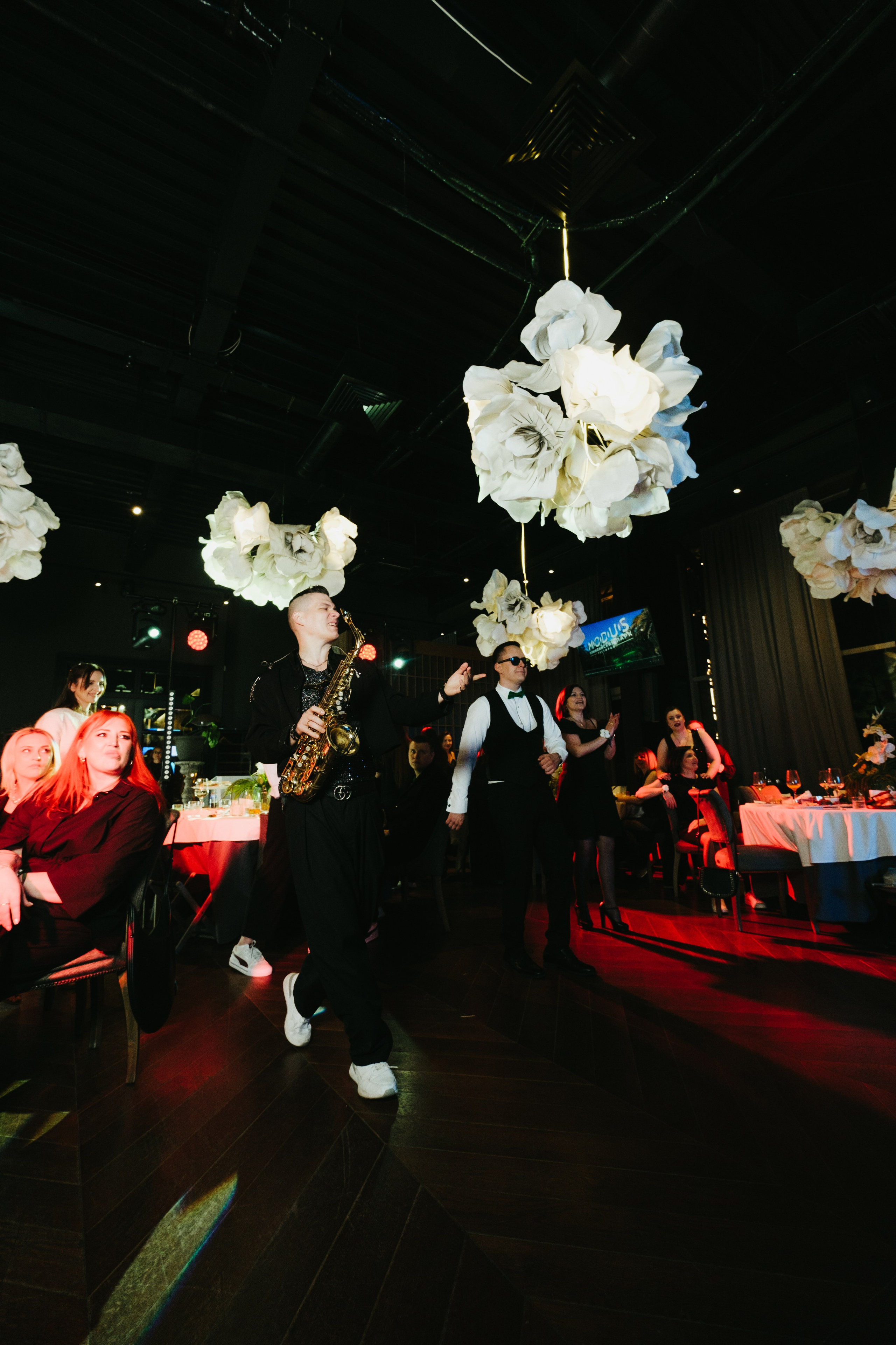 Корпоратив в Сириусу (Адлер) 10 лет компании. Свадебный фотограф Денис Ожигин в Краснодаре и крае. Эмоциональная и стильная съемка вашего дня