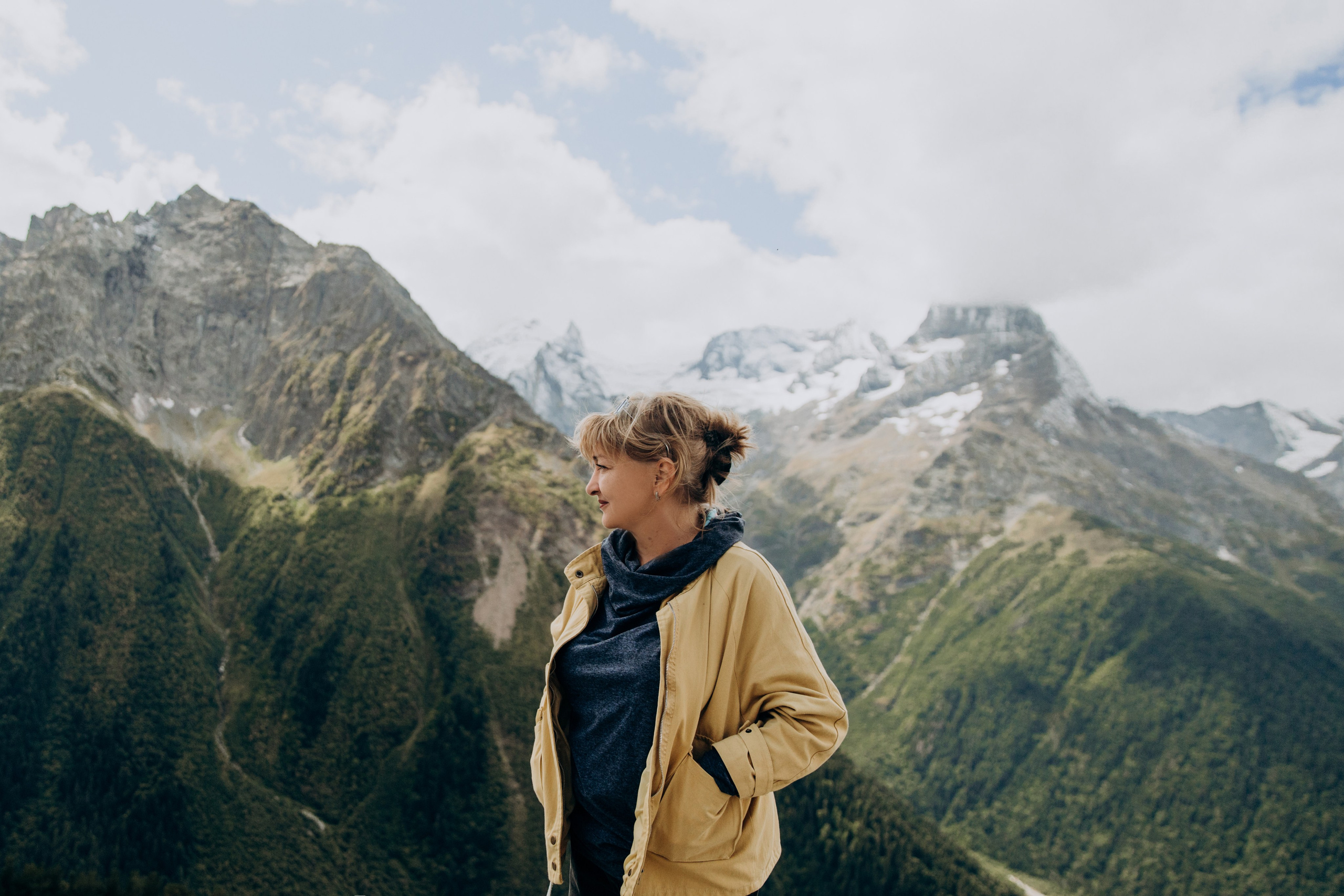 Юля с семьей, Домбай. Портфолио