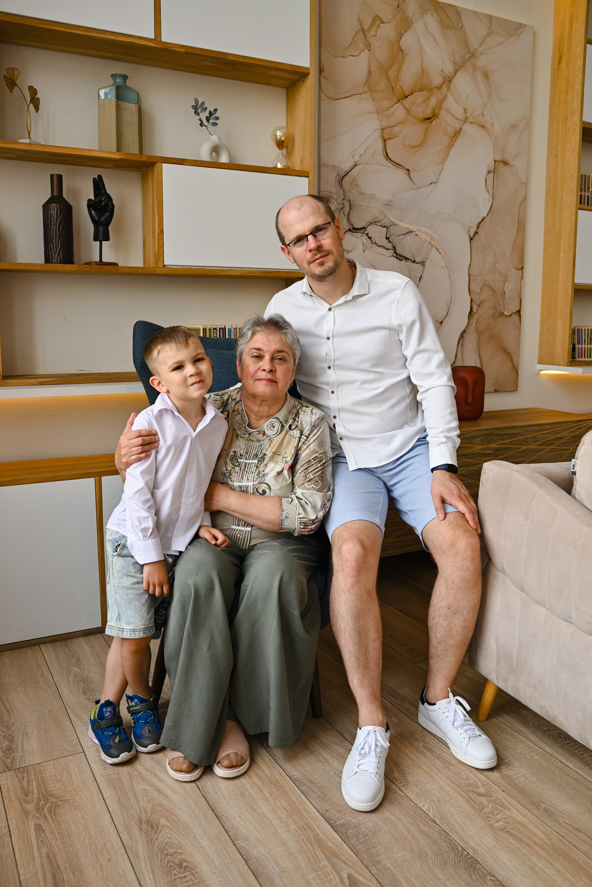 Счастливая большая семья. Компания и фотошкола по созданию контента в Москве