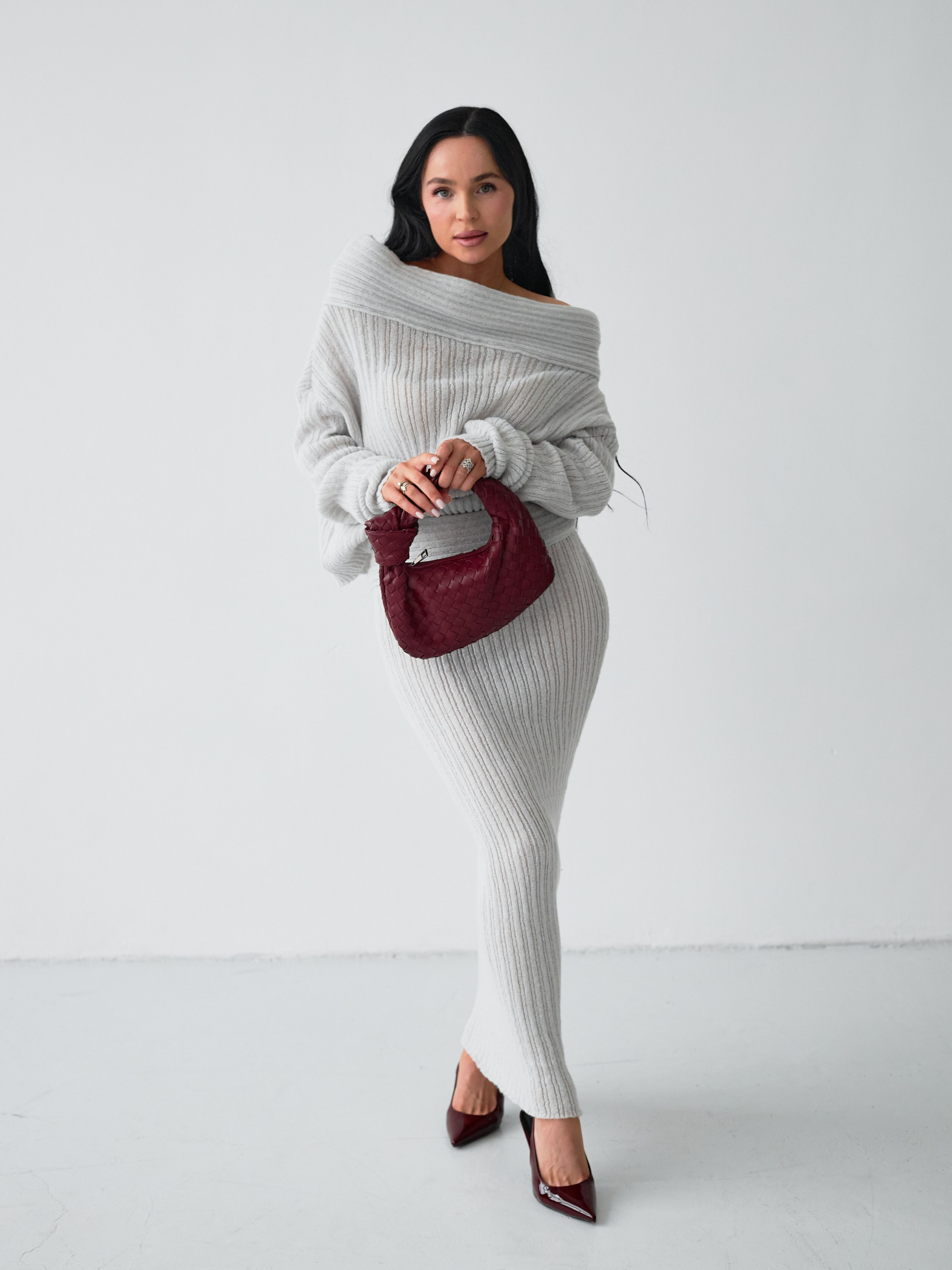 Фотосъемка теплых платьев Екатеринбург Wildberries ВБ Ozon Озон фотосессия одежды Екб заказать цена фотосъемка товара WB трикотаж карточки. Фотограф Екатеринбург Анастасия Жерновская | Маркетплейсы и нейрофото