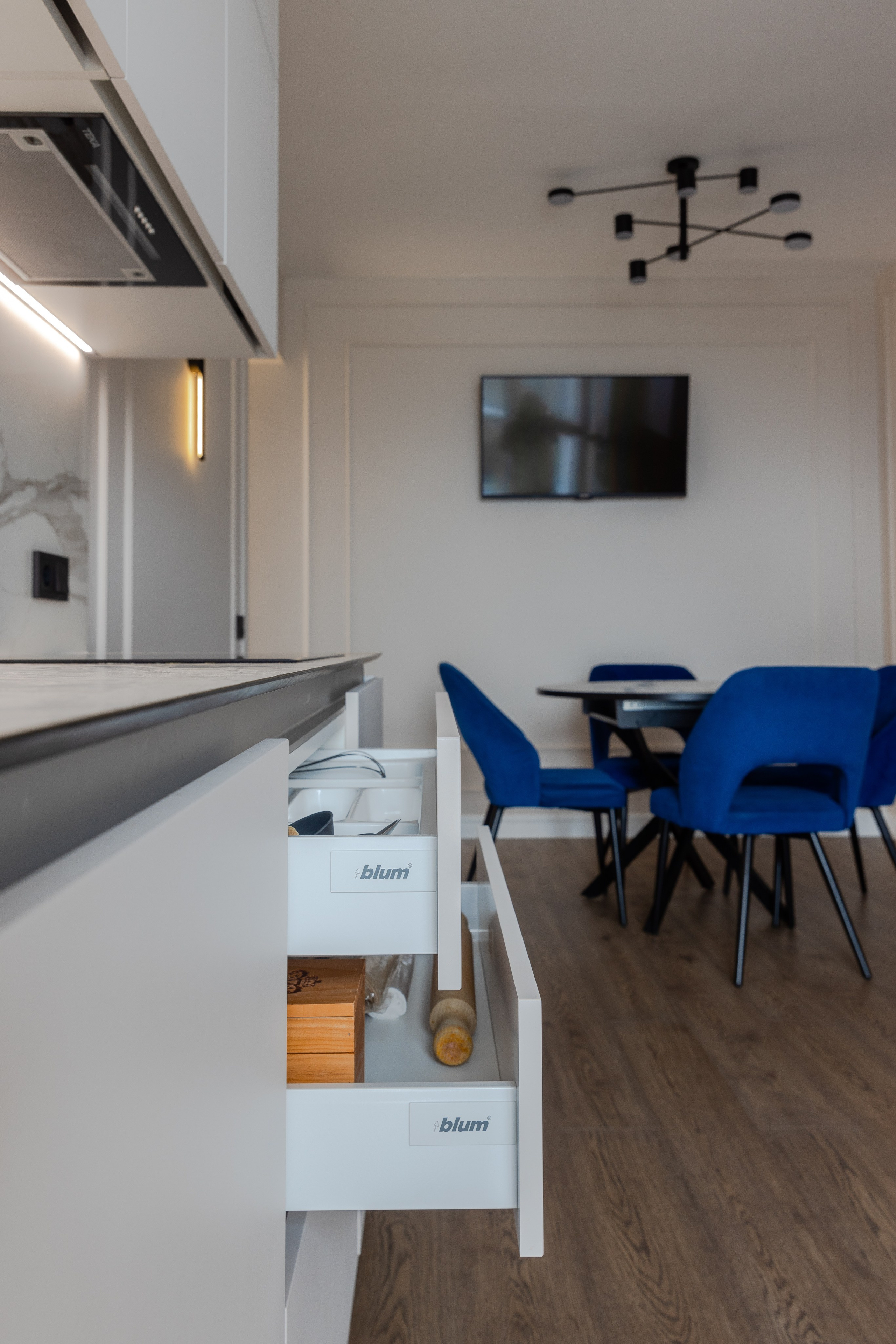 Северный Парк | Кухня | ГР-5743. ГУДРУМ — Мебель на заказ в Томске | Кухни | Шкафы | Стулья и Столы