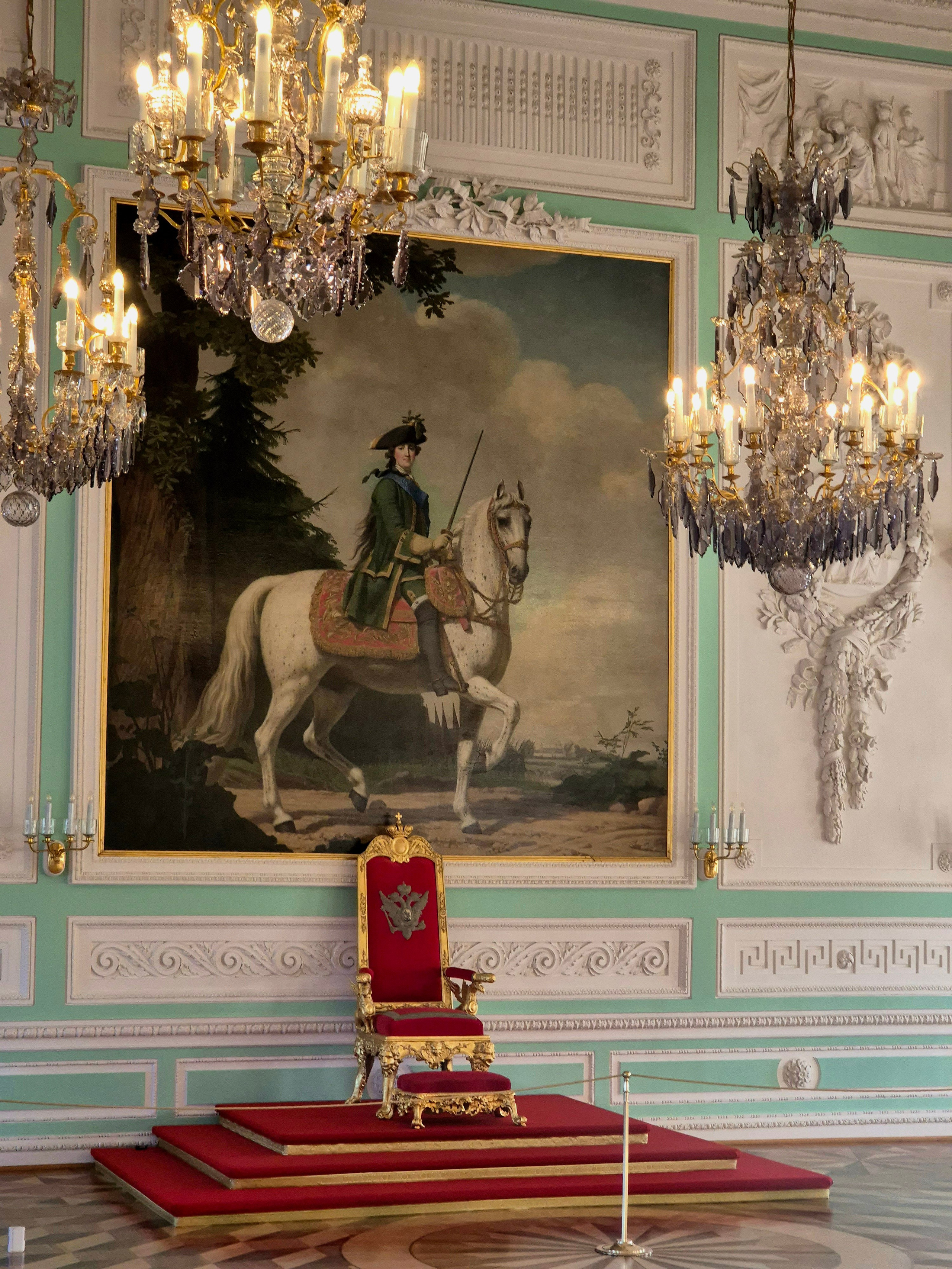 И как же приятно ходить по залам дворца в составе группы всего из 6 человек. Снимать, смотреть, слушать - спокойно, уютно. И сразу дворец становится уютным, почти жилым