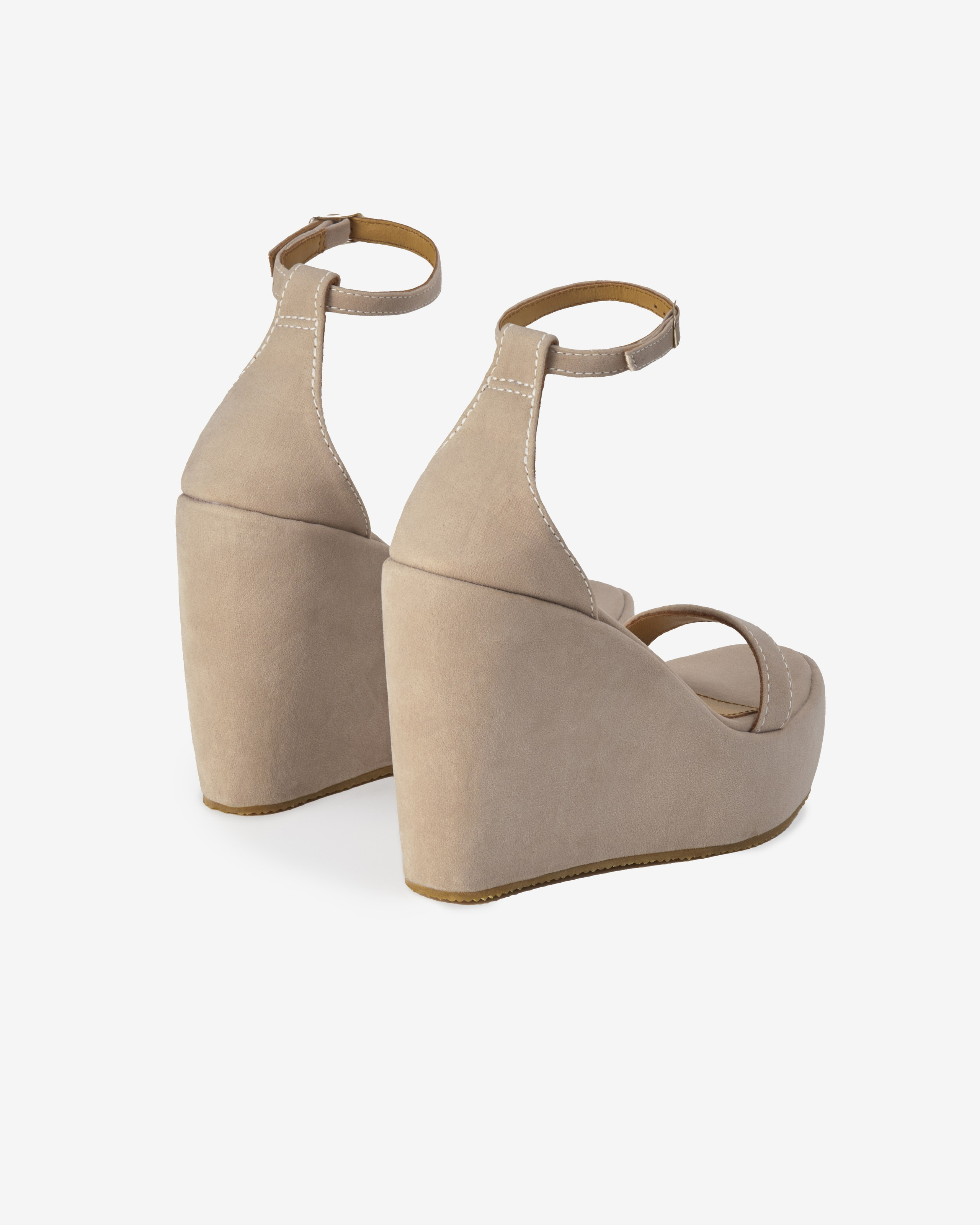 Rich as Usual. Фотограф для маркетплейсов в Москве Озерова Кристина