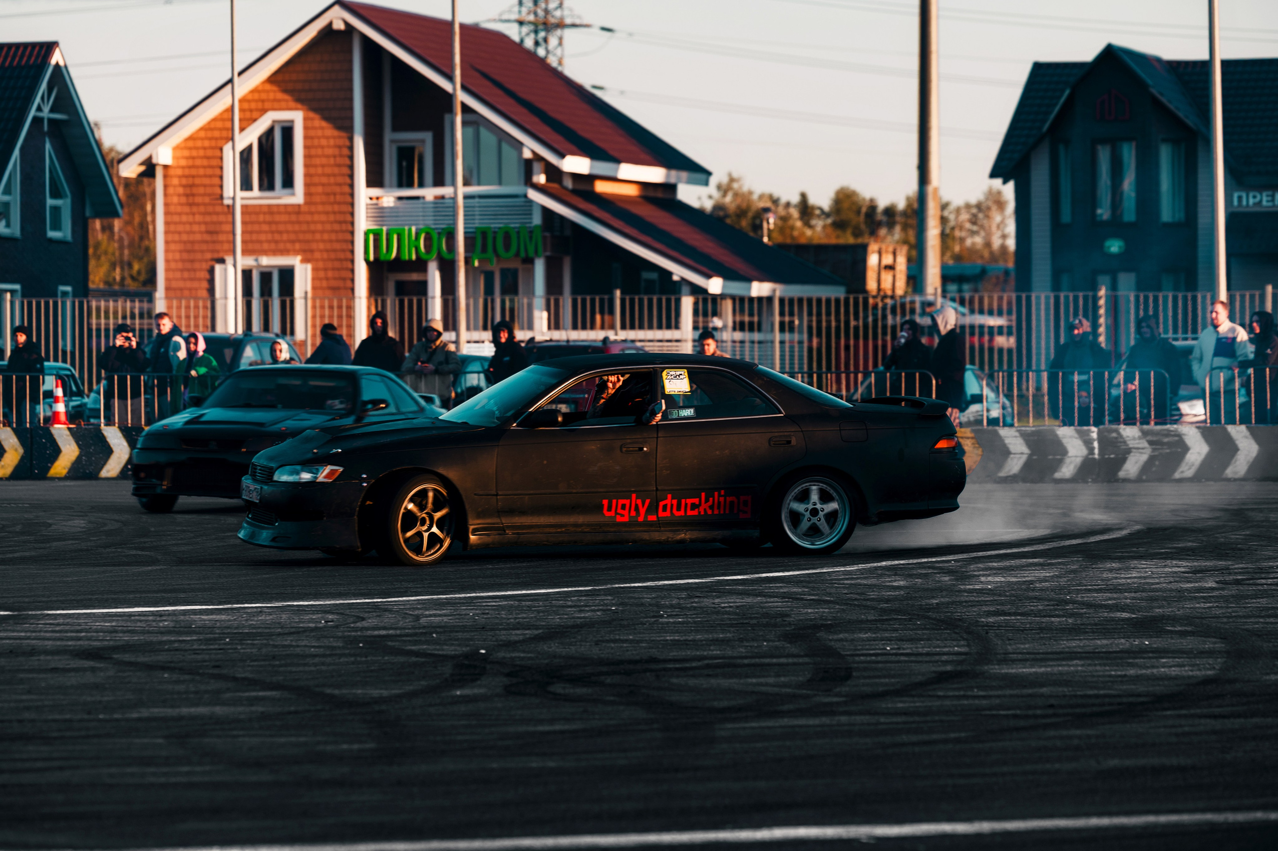 Фотографии закрытия сезона 2025 VibeSide — дрифт и автошоу у МЕГА Дыбенко, Санкт-Петербург