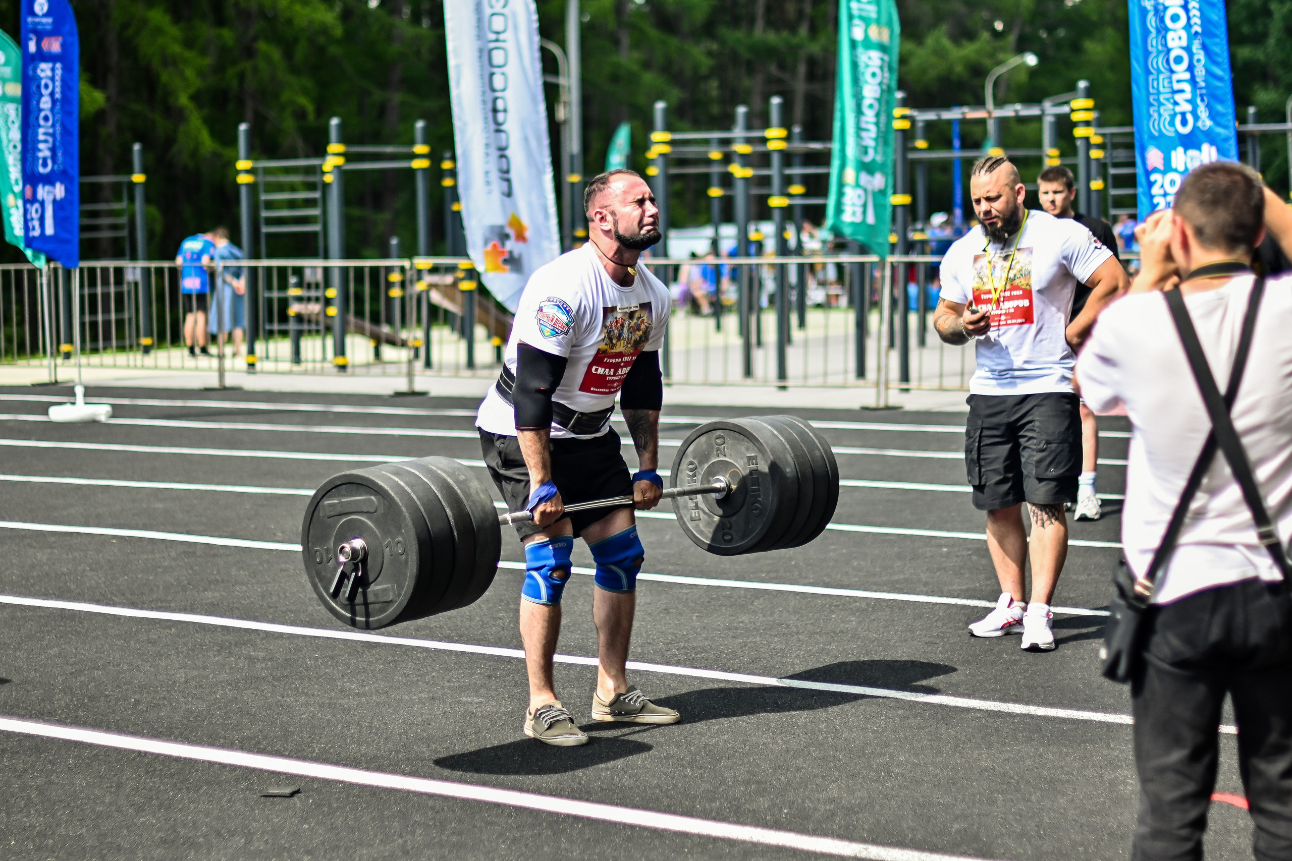 СТРОНГ. Фотограф для бизнесконтента, репортажей и семейного альбома в Москве