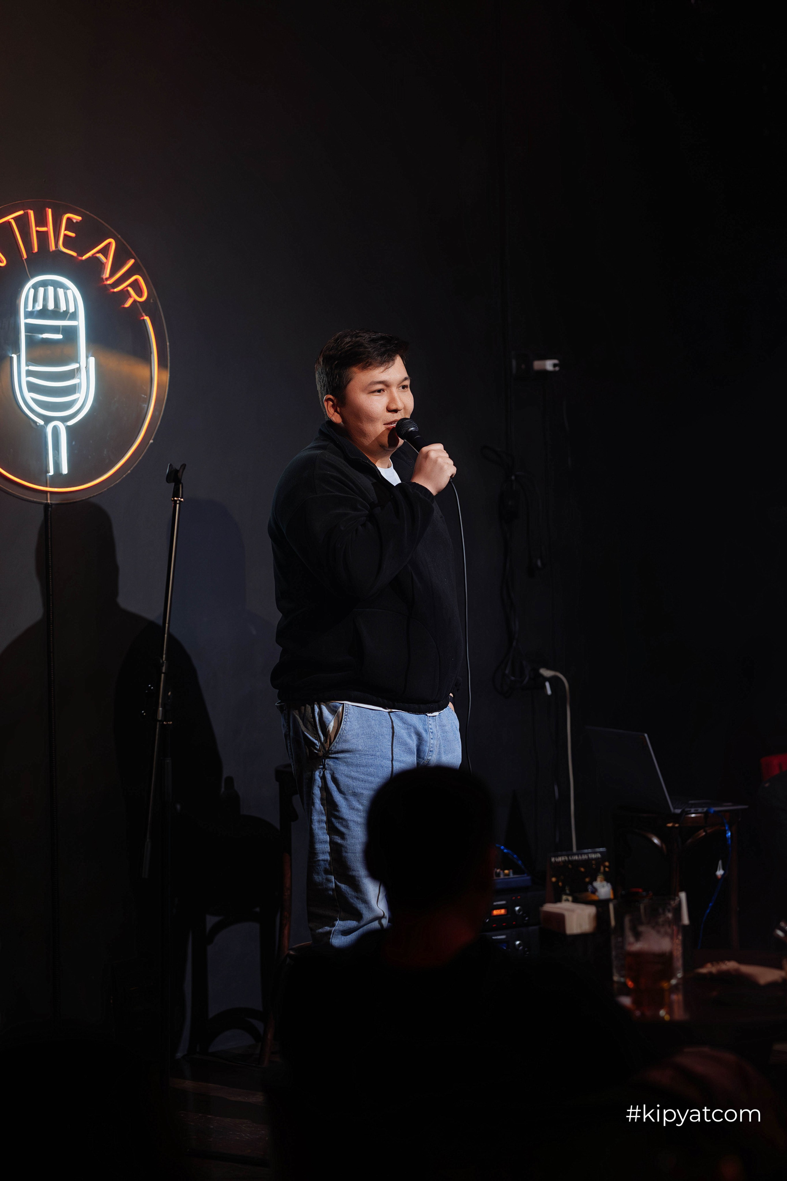 Сольный стендап концерт Александра Меркуль