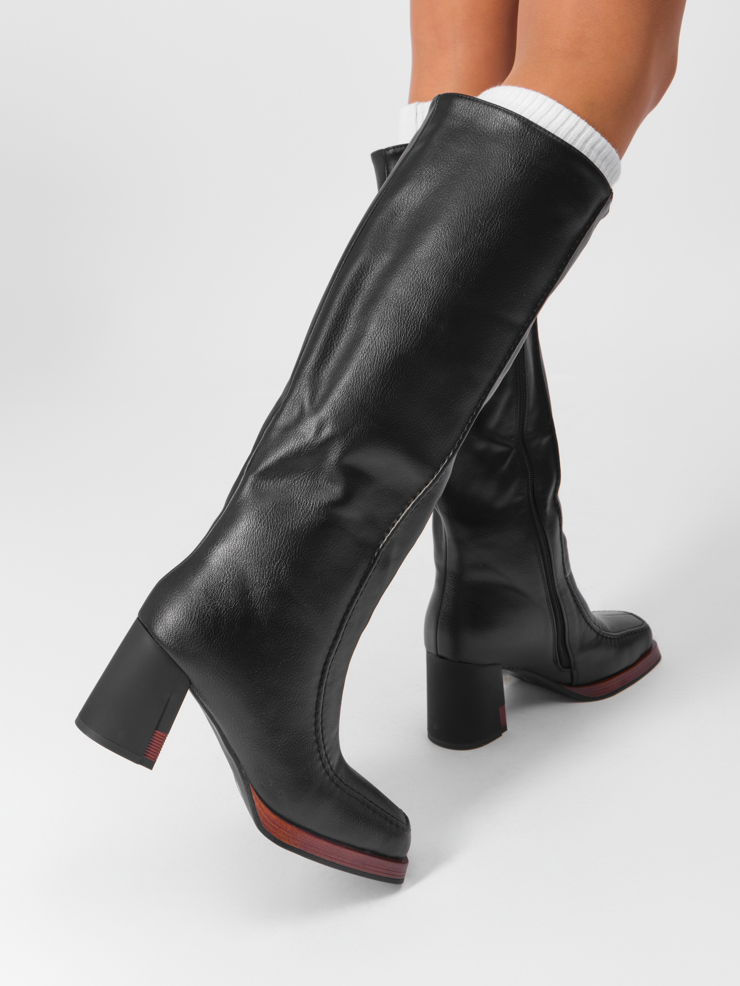 Сапоги жен. Фотостудия для Wildberries Ozon