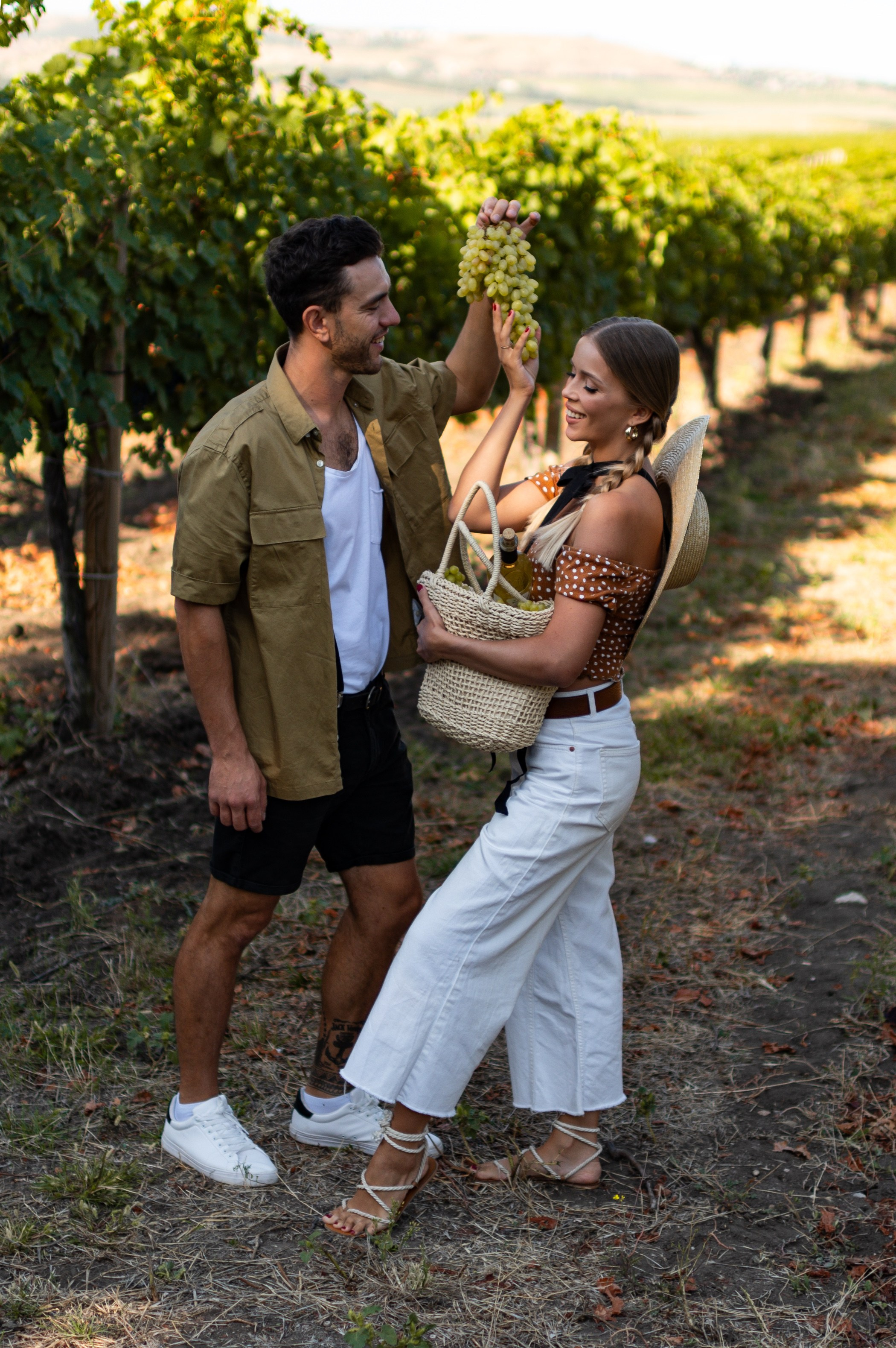 Lovestory на плантации виноградников в Крыму. Фотограф Москва и Видеограф Москва