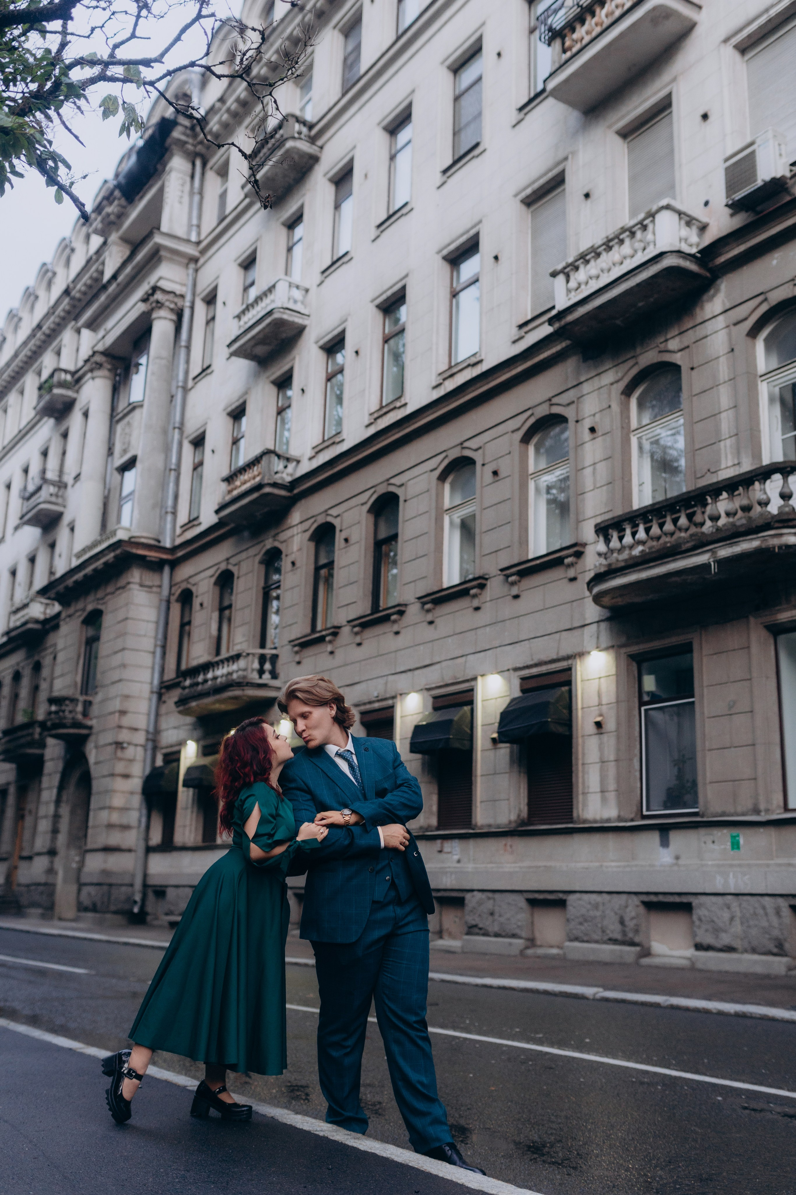 Фотосессия лавстори в сердце Петроградки пары будто из Сказки). Фотограф в Санкт-Петербурге Разиля Идиятуллина