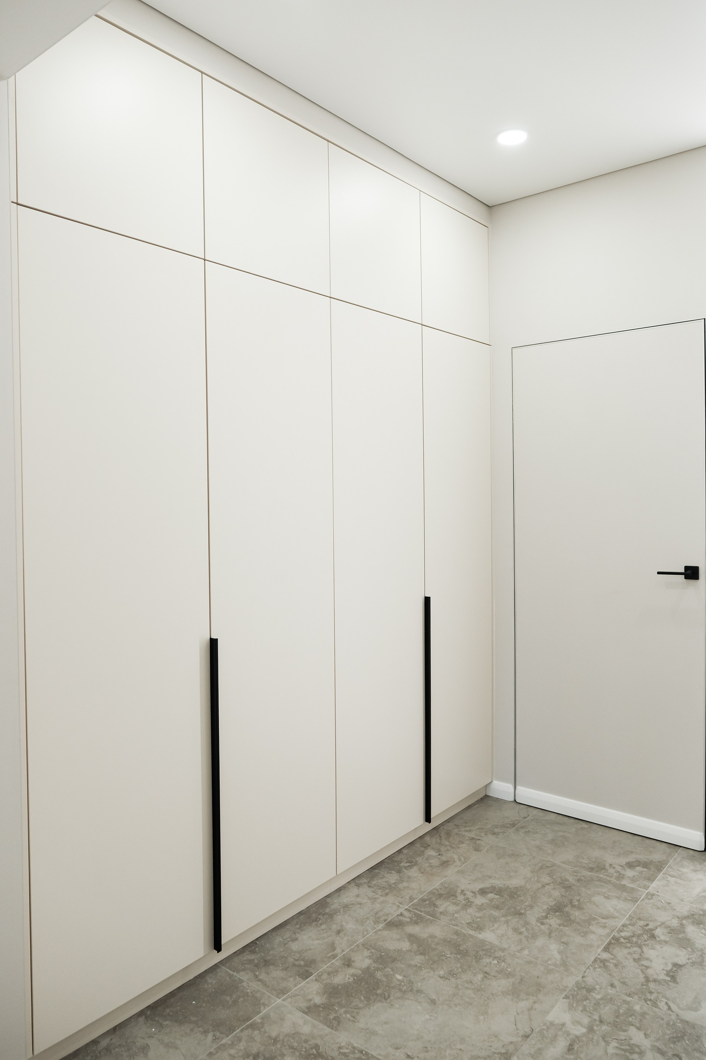 Прямой шкаф в Томске купить на заказ дизайн проект реализация  от ГУДРУМ