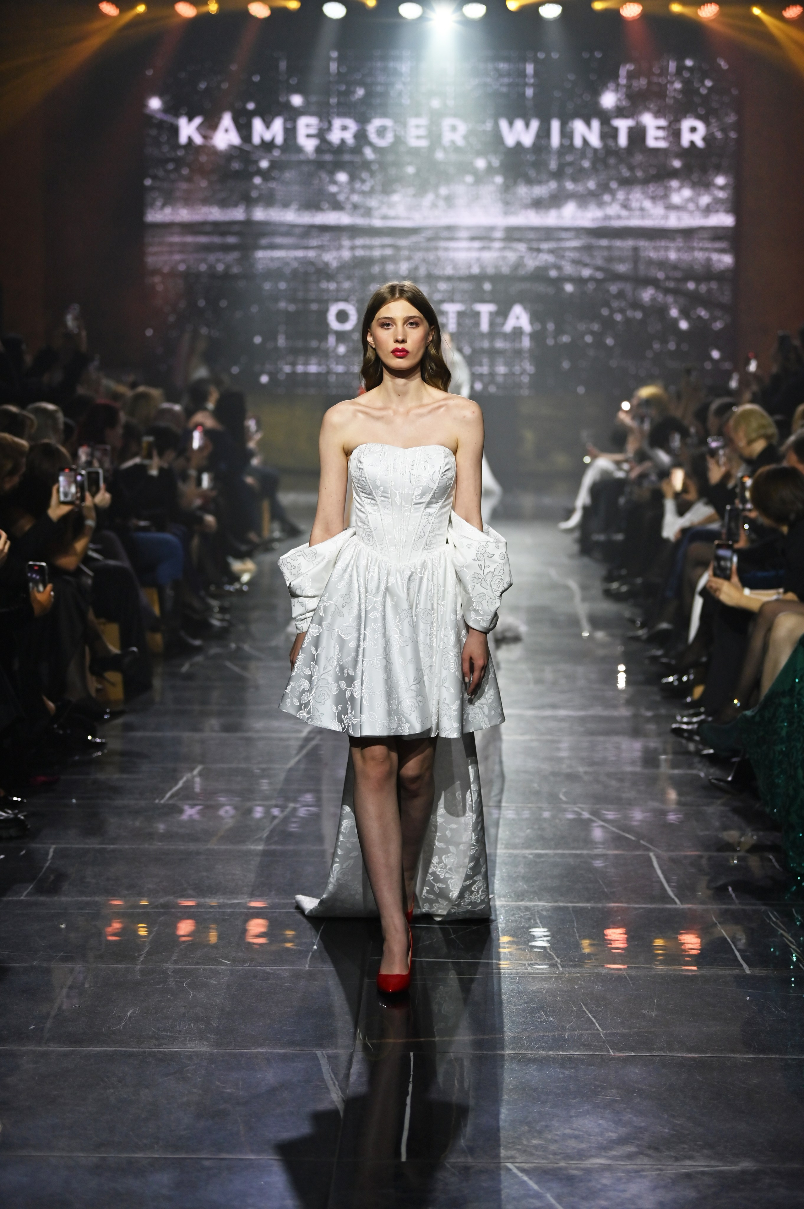 FASHION | PODIUMS |SHOW