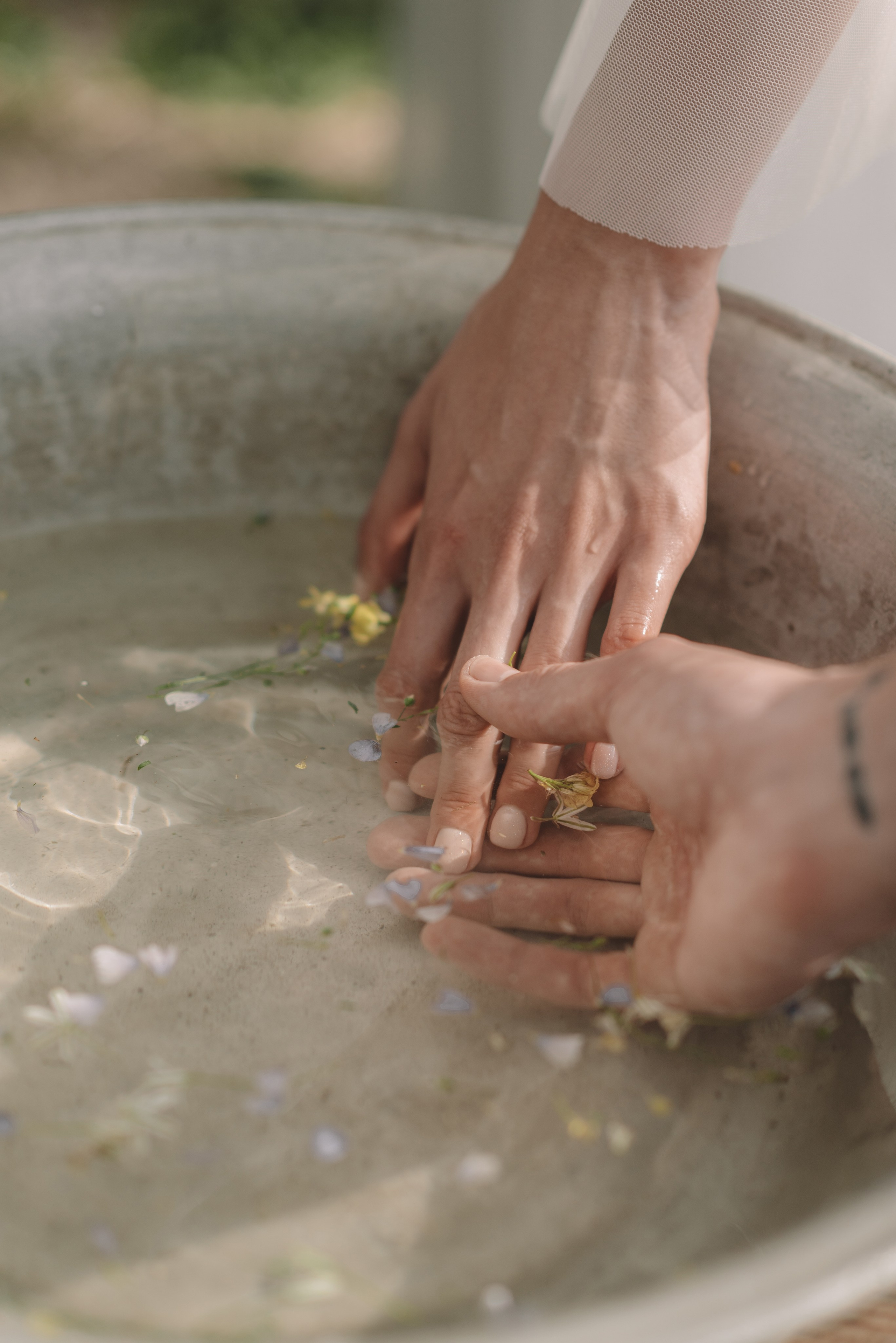 Свадебная фотосессия в Щелкино ,Бухта Космонавтов. Выездная церемония на берегу моря Крым. Свадебный и семейный фотограф и видеограф, Крым, Москва, Санкт -Петербург