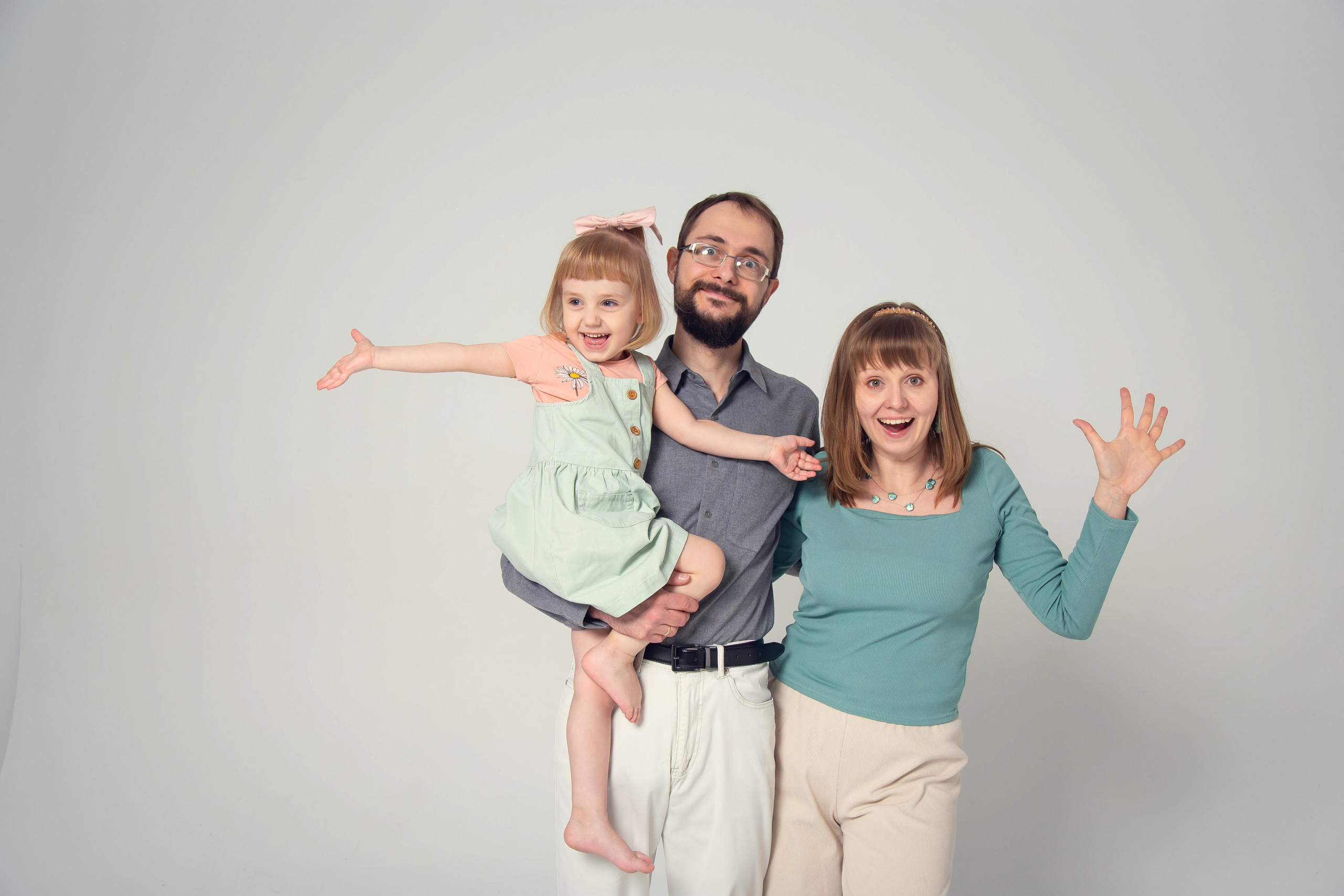 Семейная фотосессия в студии PHOTO ZALL в Москве. Семейный фотограф в Москве Влада Лунина