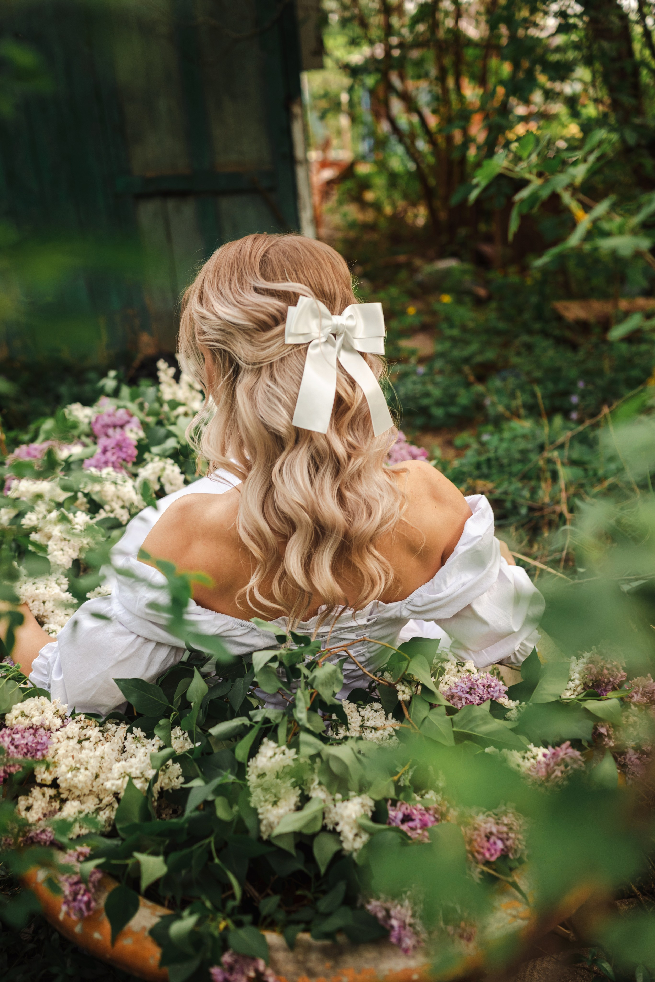 фотограф в парке Лога Каменск-Шахтинский Ольга Сагал. фотосессия девушки  на природе в сирени в ванне Парк Лога