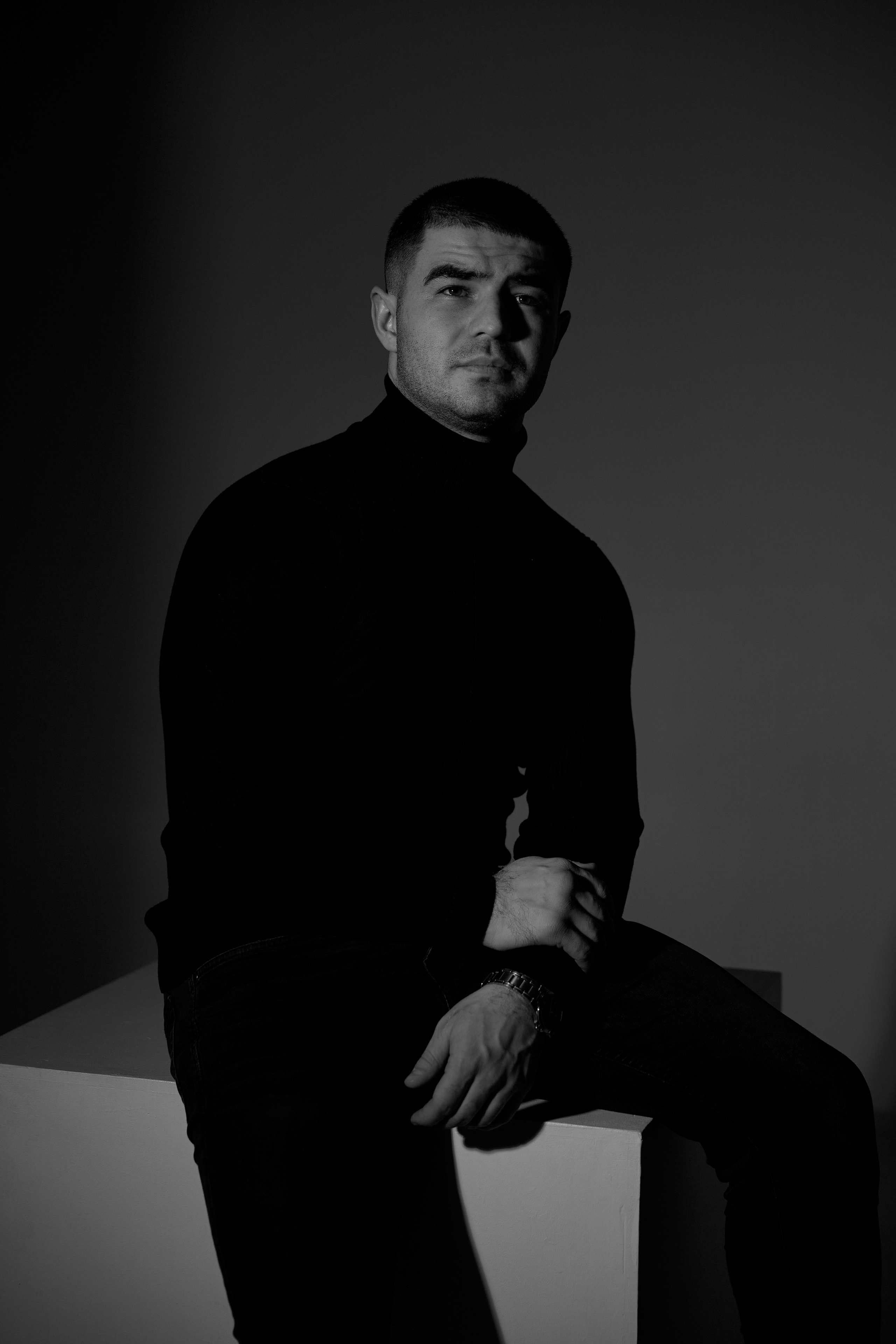 Мужской портрет в студии Ростова. Фотосессии в Ростове-на-Дону. Мария Роскошная