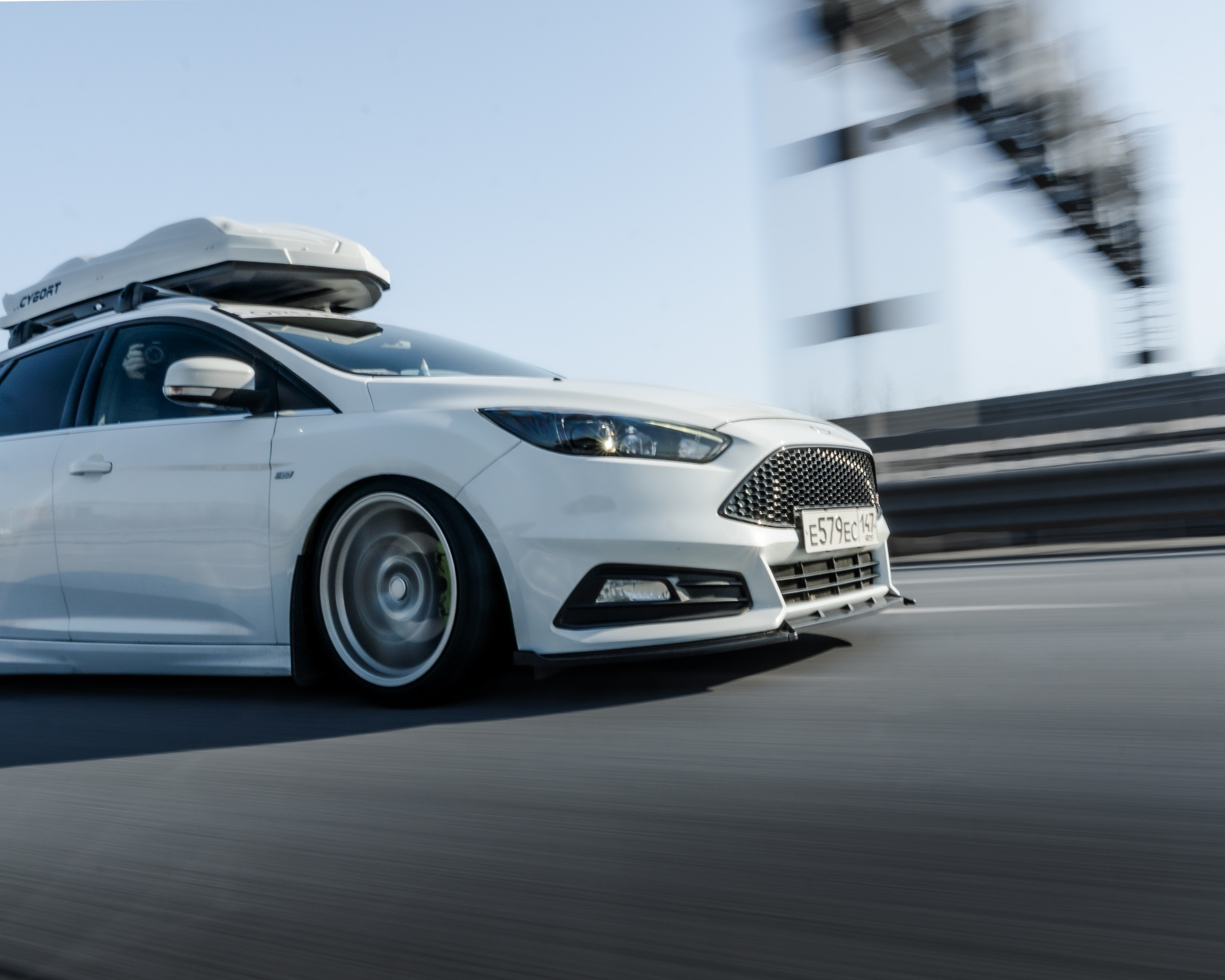 FORD FOCUS STANCE. Opasnophoto