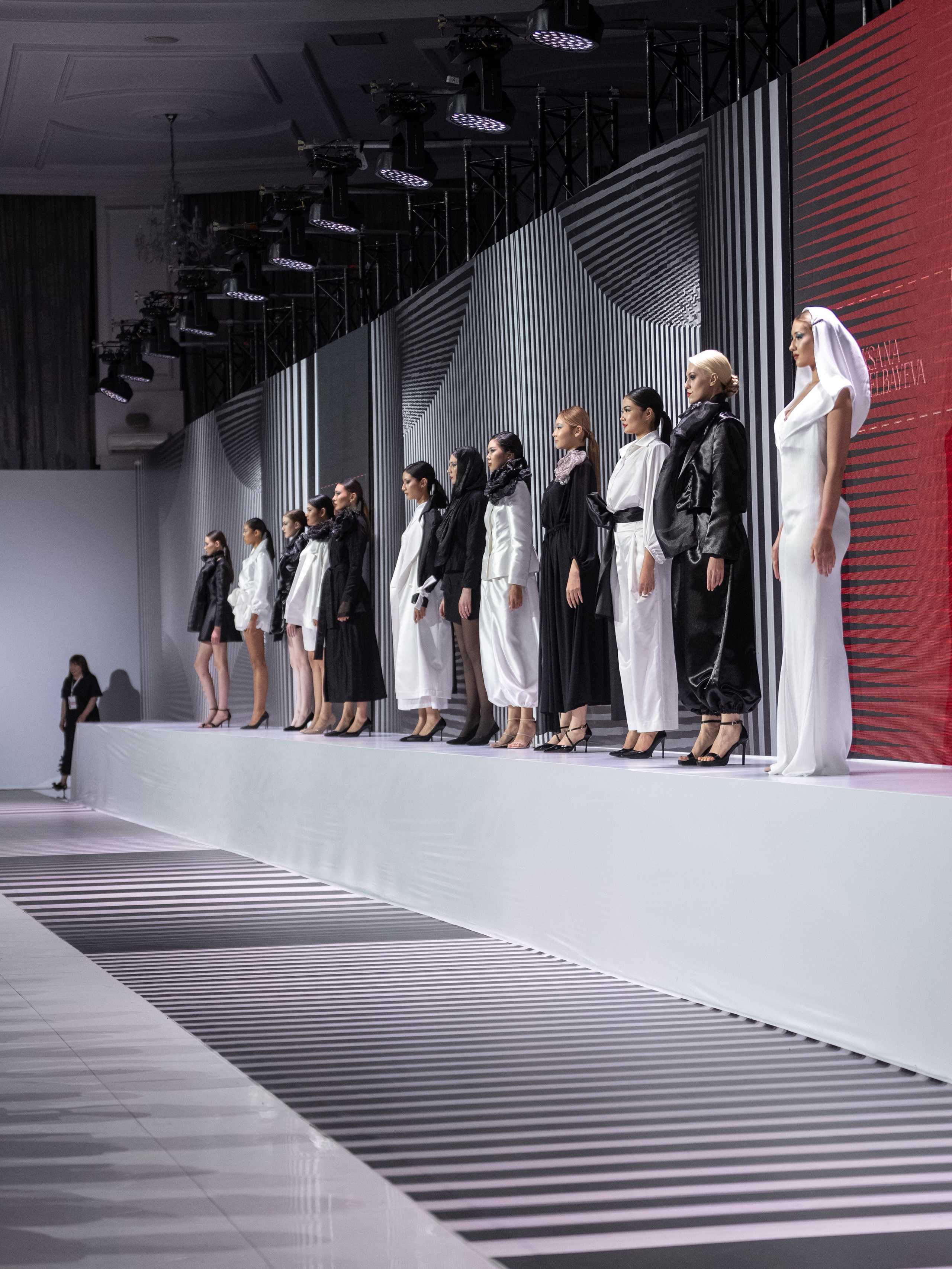 OKSANA UTELBAEVA. Сайт Алматинского НЮ АРТ, будуар и фэшн фотографа Дениса Карпенко