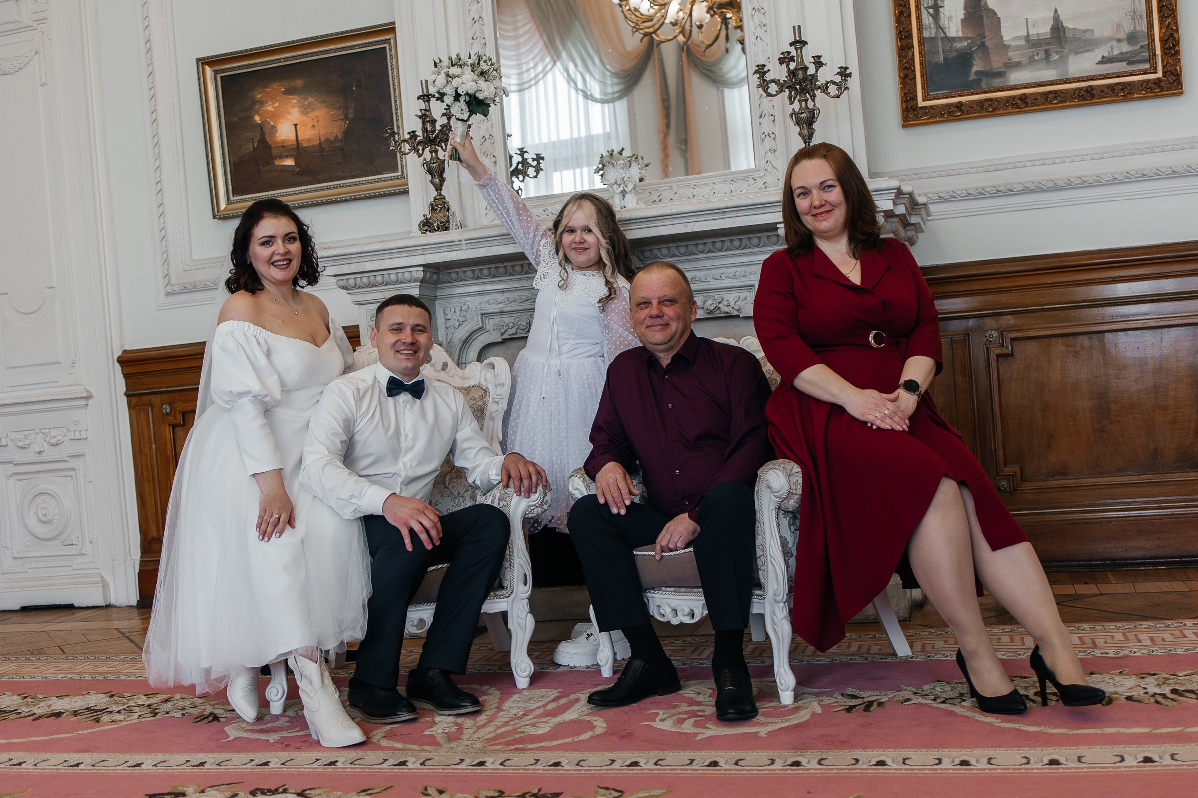 Регистрация брака и праздничная прогулка по центру Валентины и Романа. Фотограф в Санкт-Петербурге Аня Григорьева ♡