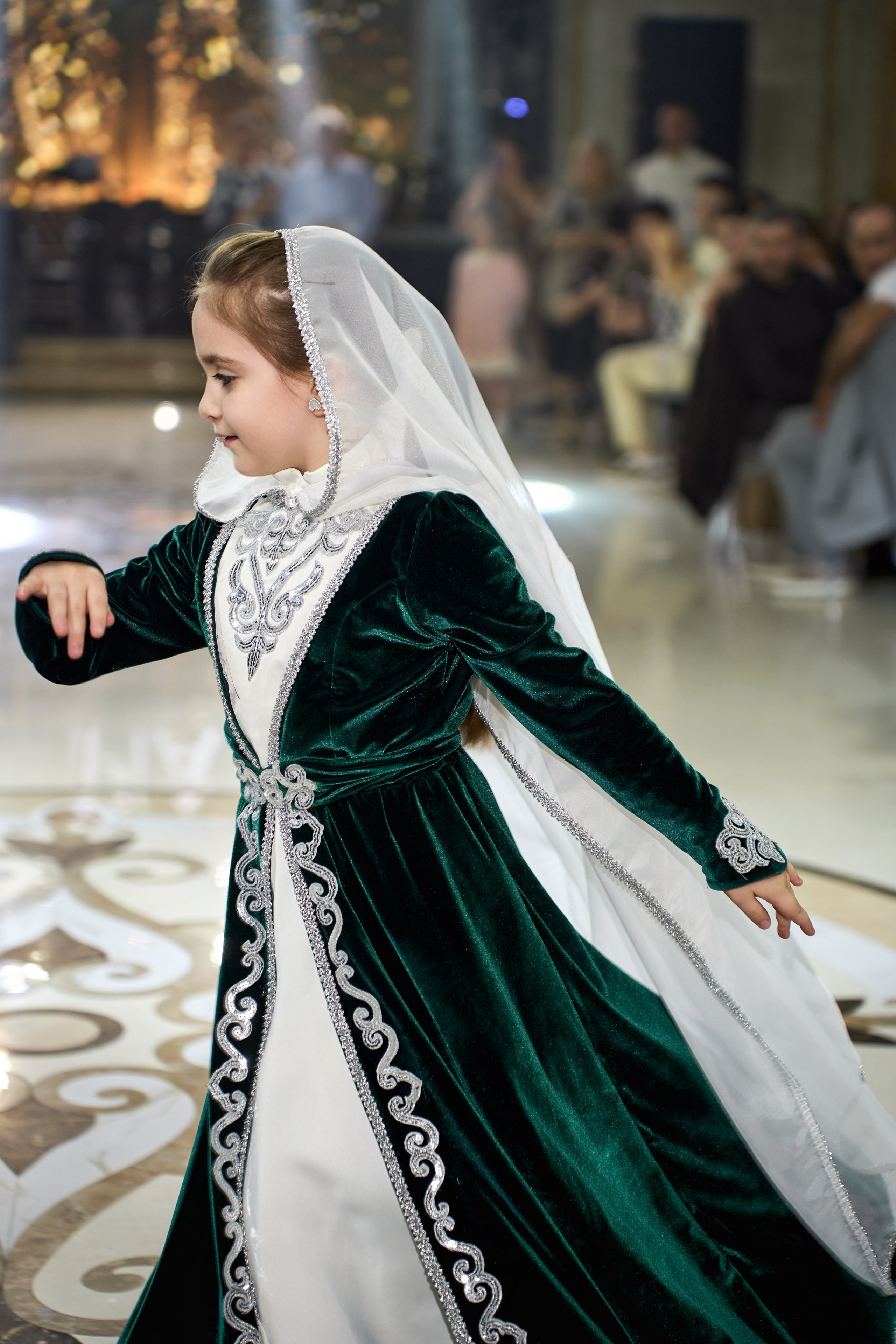 Красивое и чувственное сватовство Рафаэля & Алины в GOLDEN PALACE от ТВИНС СТУДИО. ТВИНС СТУДИО — лучшие свадебные фотографы и видеографы в Краснодаре