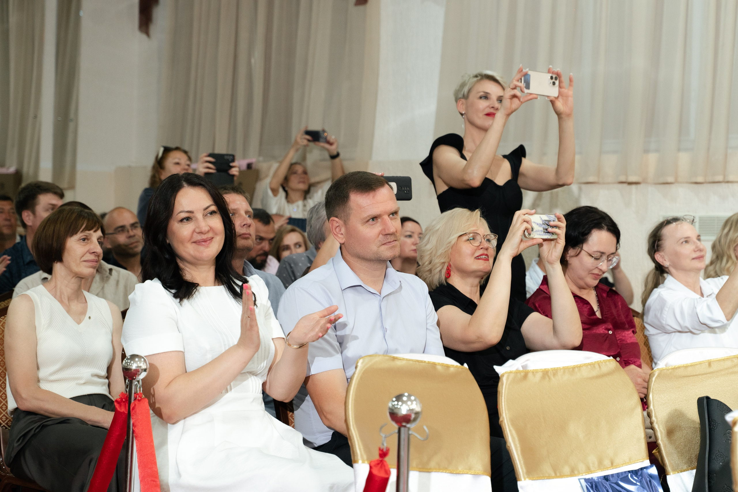 40 Школа 11 класс вручение аттестатов. Выпускные альбомы Натальи Бутко: Новороссийск, Анапа, Геленджик