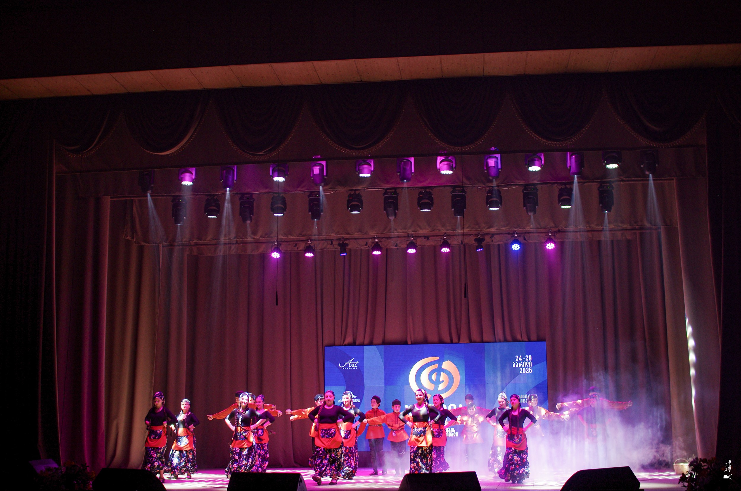 Танцы в Хоби. Портретный фотограф Денис Милютин