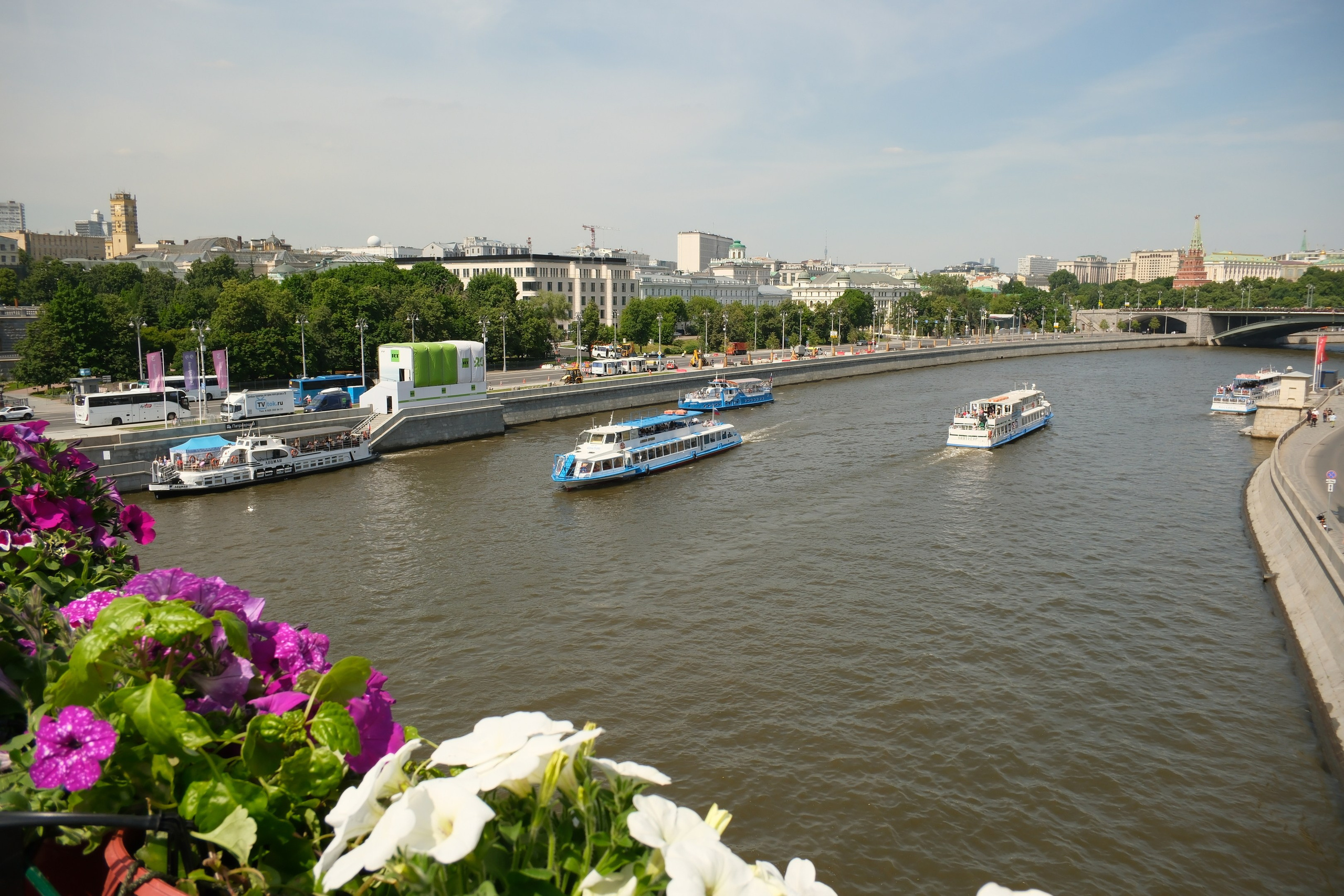 Улица, люди, жизнь…