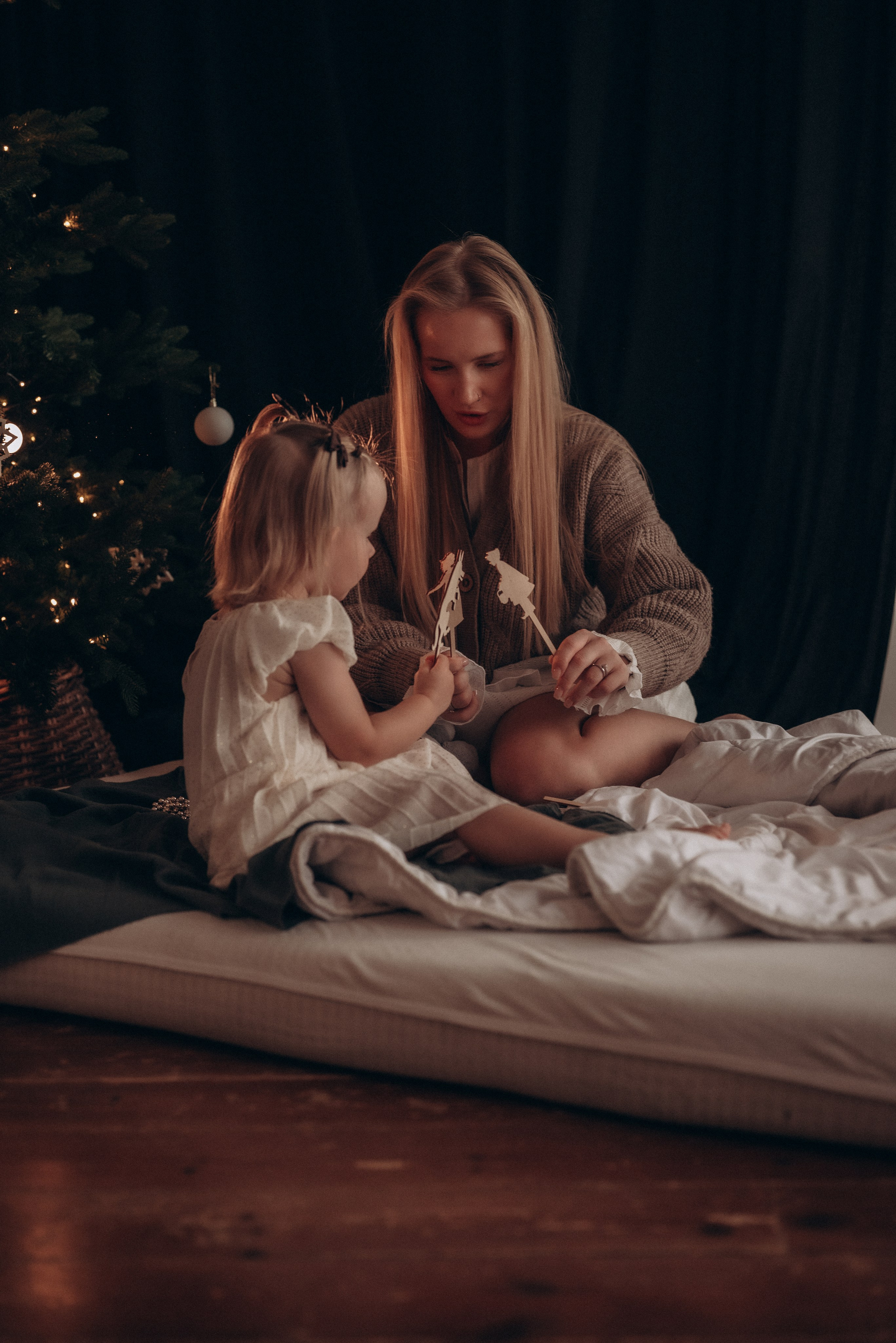 Ксения и Есения. Новогодняя. Семейный фотограф в Москве Дарья Пузикова