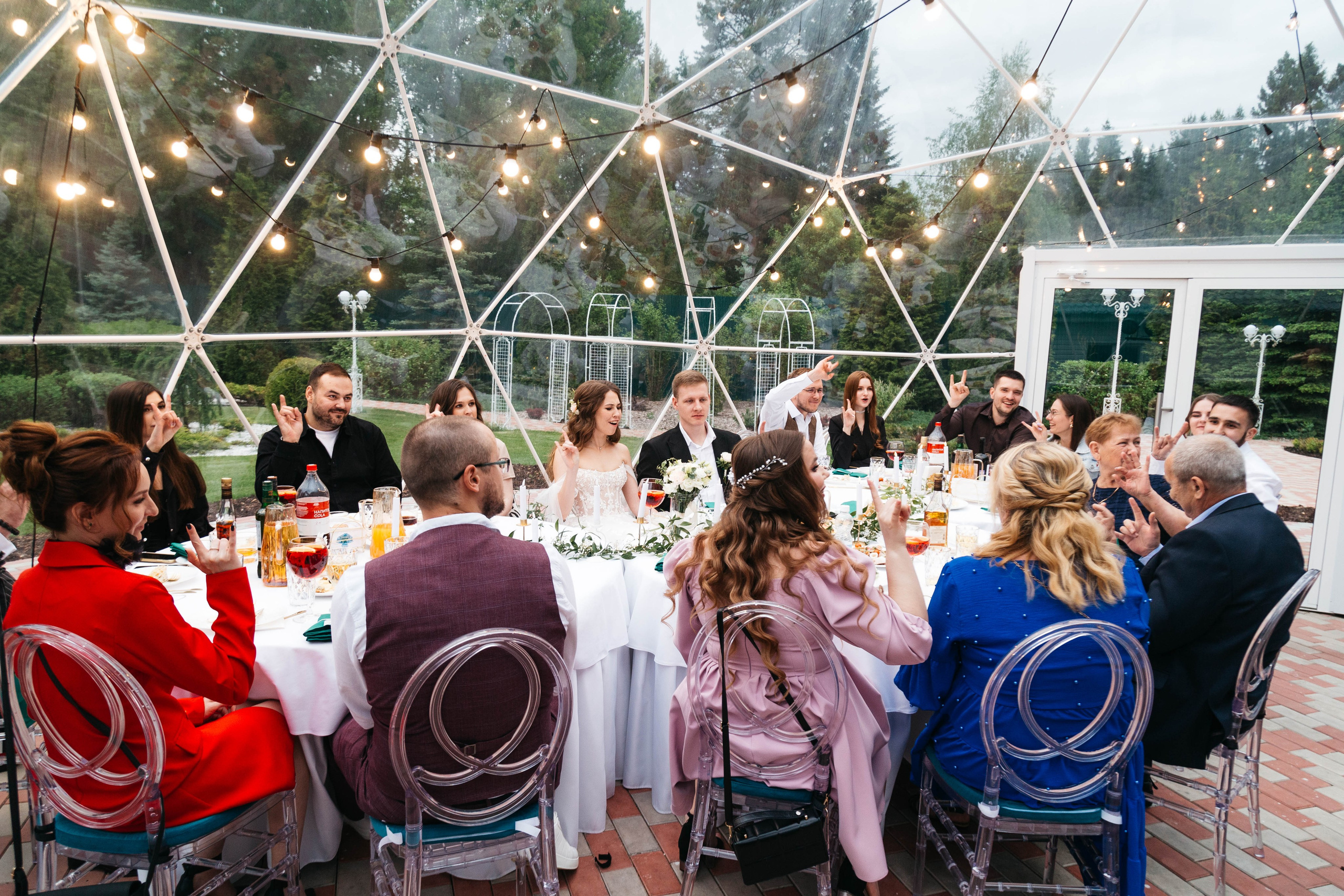 Камерная свадьба в розовом саду парка Дубровский