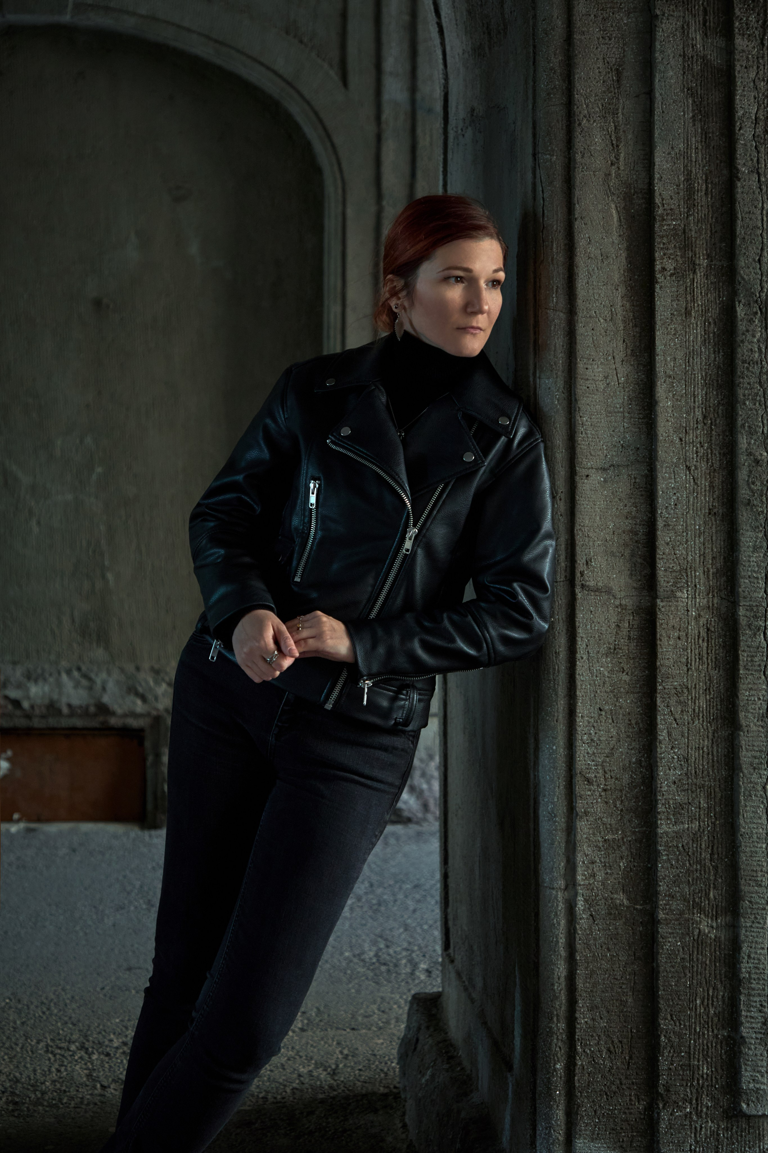 Катерина в Питерском дворе. Портретный фотограф Санкт-Петербург, Пхукет