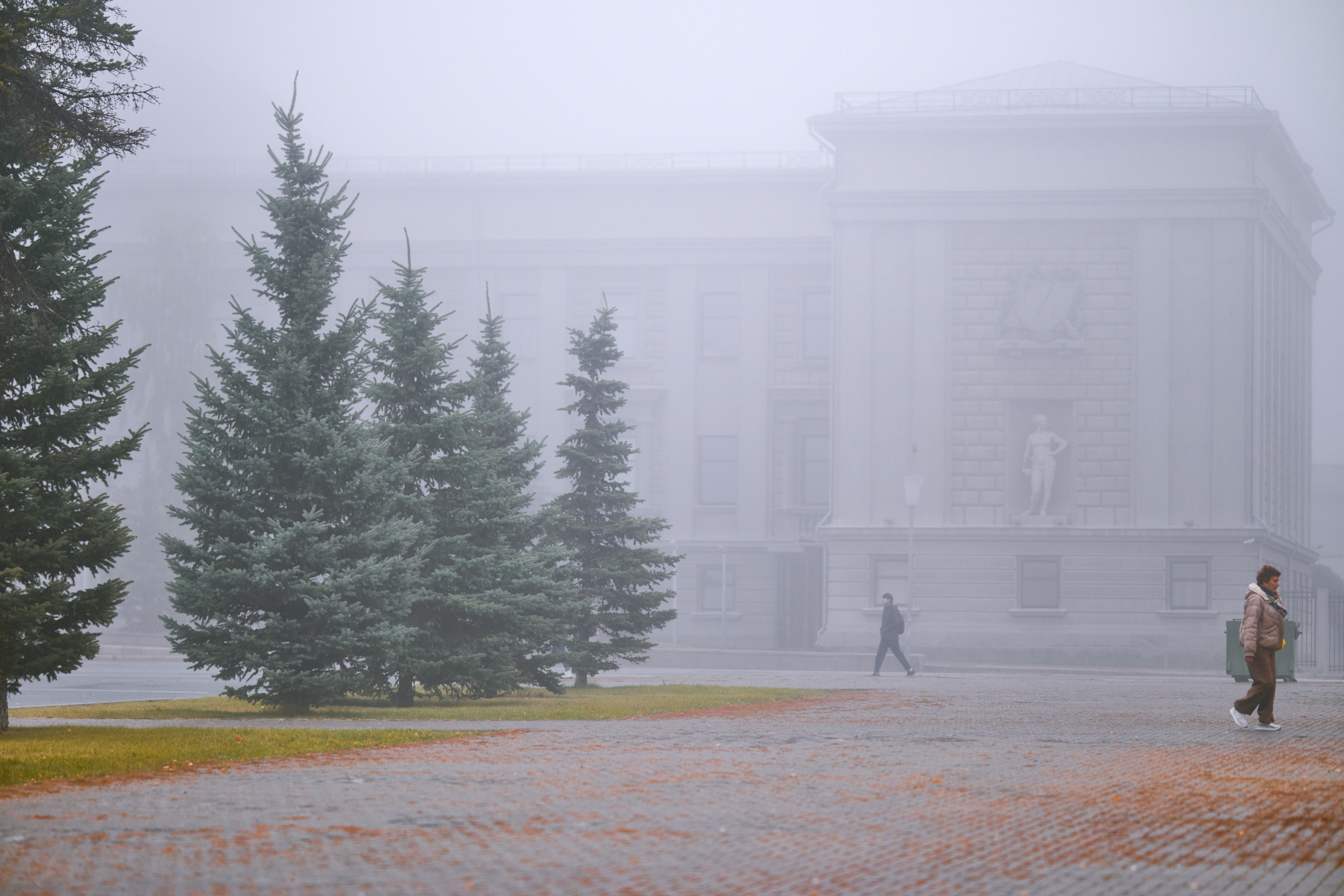 Густой туман на Площади Куйбышева в Самаре