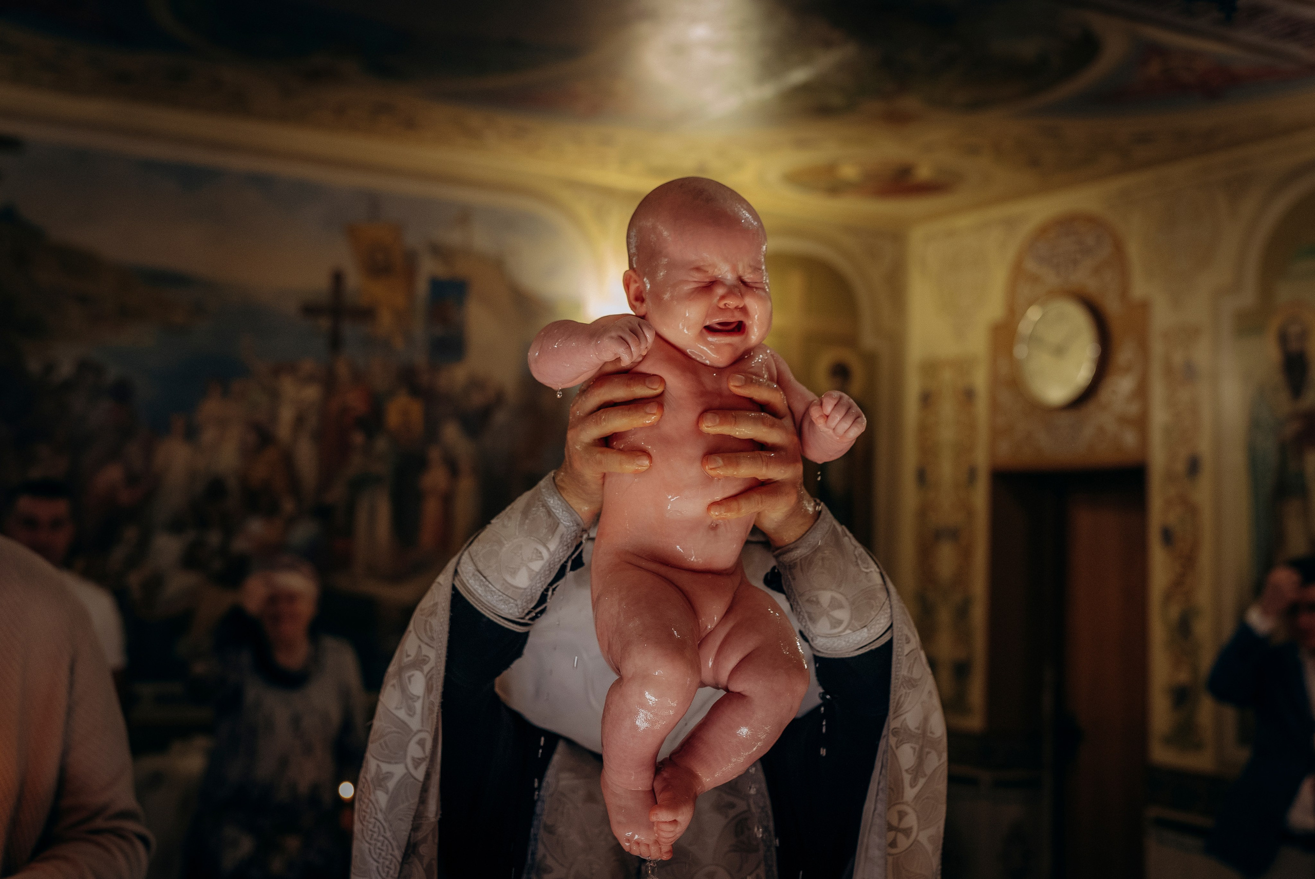 Крещение в храме Архангела Михаила в Тропарево. Семейный фотограф и фотограф на таинства в Москве Юлия Калайджян