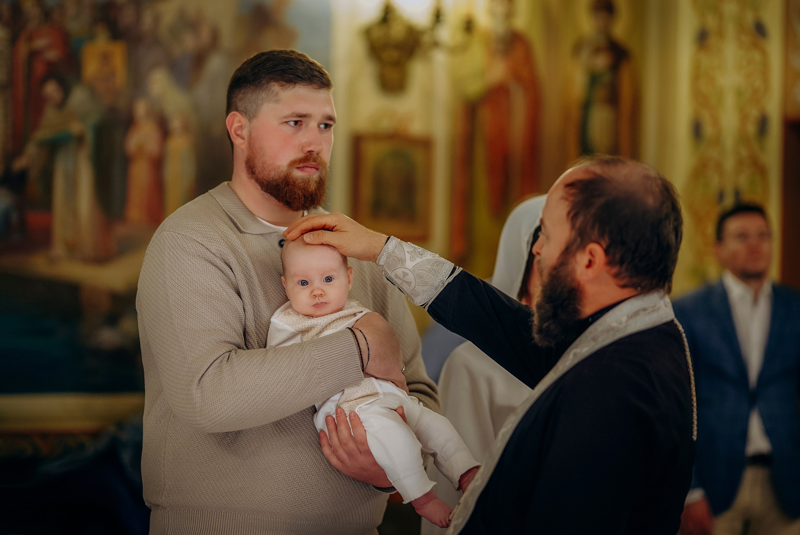 Крещение в храме Архангела Михаила в Тропарево. Семейный фотограф и фотограф на таинства в Москве Юлия Калайджян