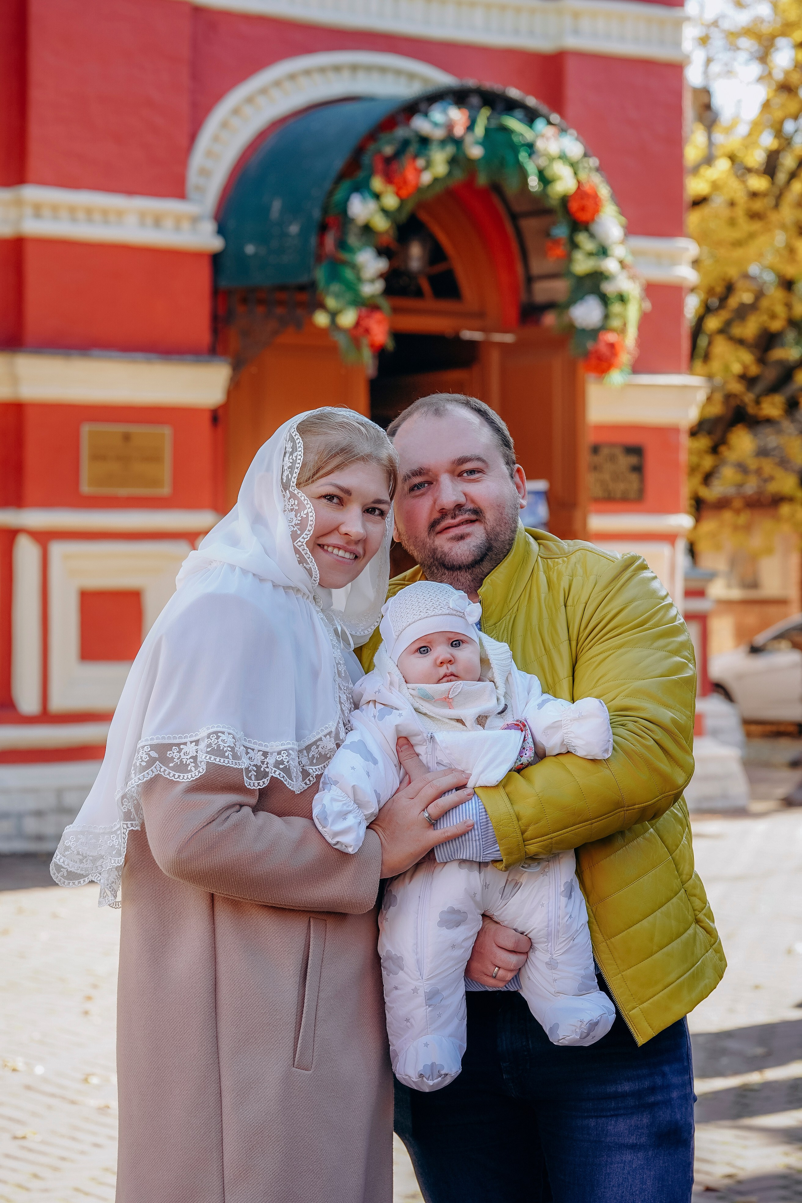 Крещение в храме Архангела Михаила в Тропарево. Семейный фотограф и фотограф на таинства в Москве Юлия Калайджян