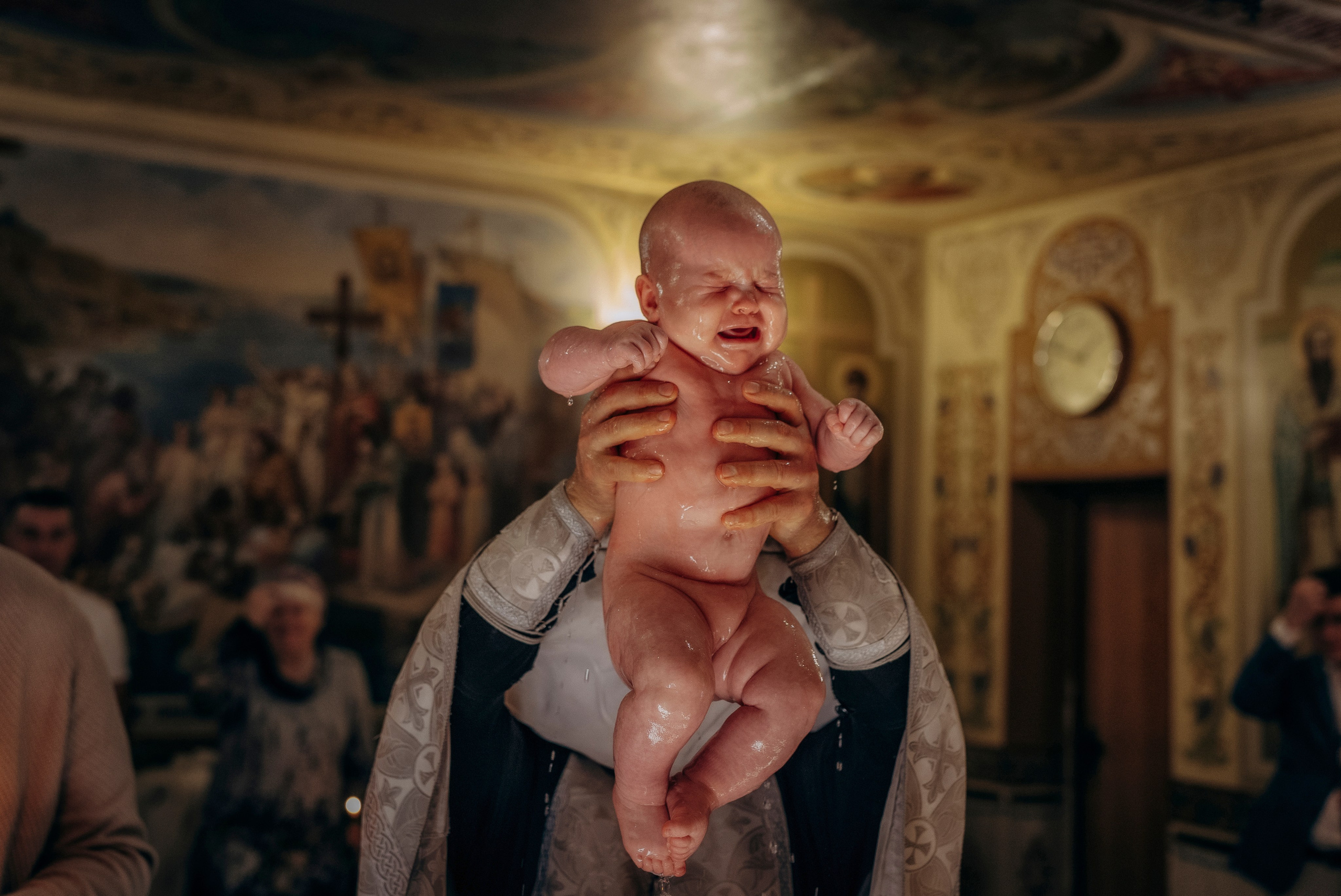Крещение в храме Архангела Михаила в Тропарево. Семейный фотограф и фотограф на таинства в Москве Юлия Калайджян