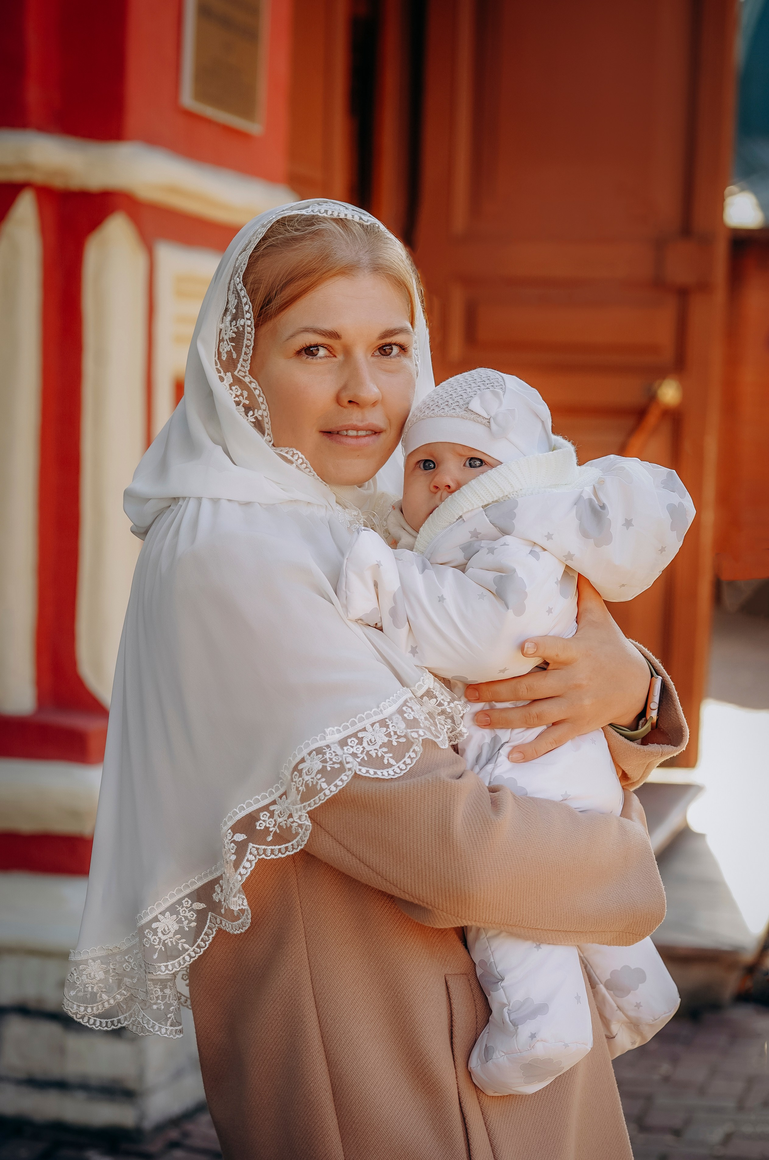 Крещение в храме Архангела Михаила в Тропарево. Семейный фотограф и фотограф на таинства в Москве Юлия Калайджян