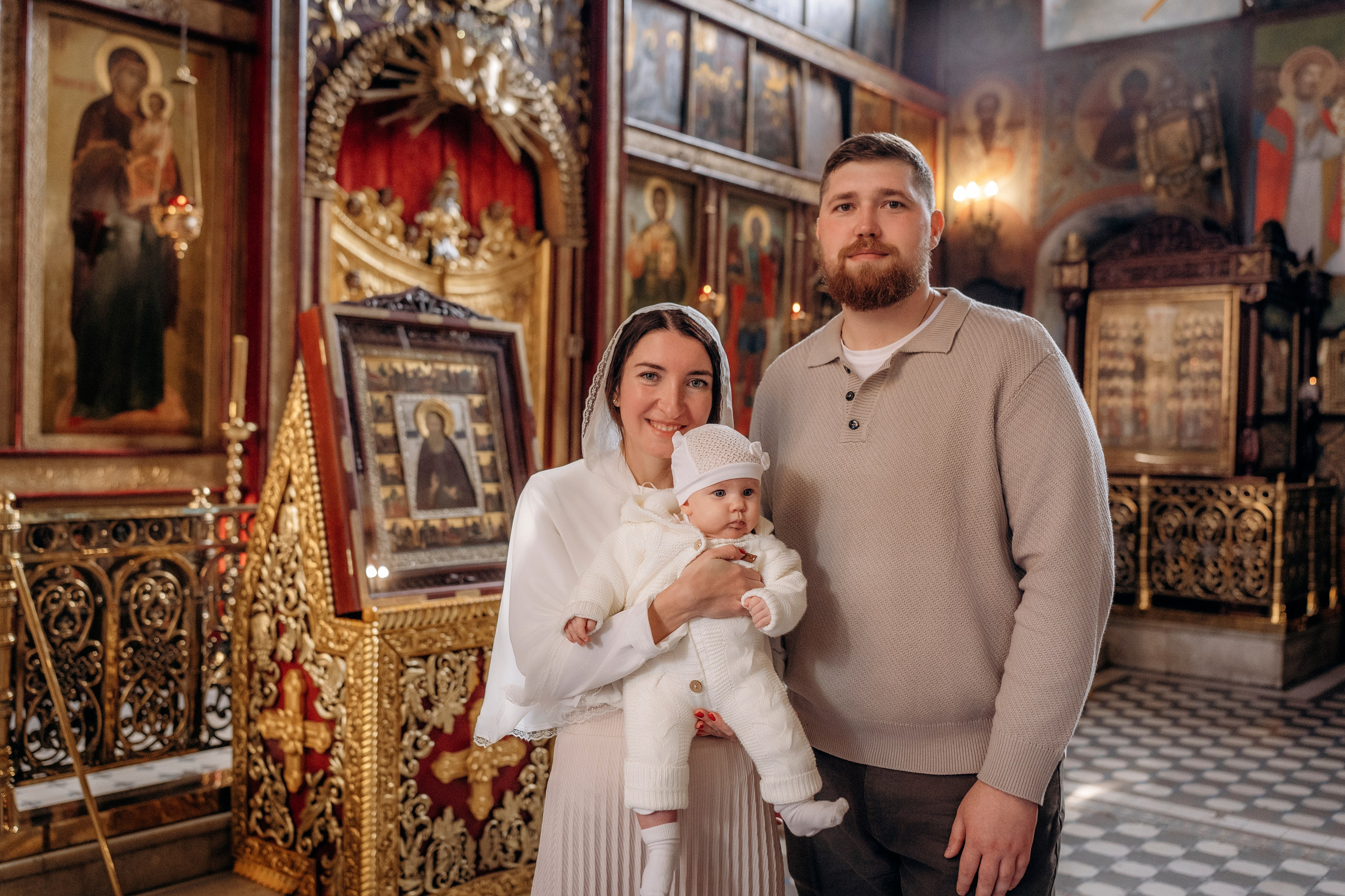 Крещение в храме Архангела Михаила в Тропарево. Семейный фотограф и фотограф на таинства в Москве Юлия Калайджян