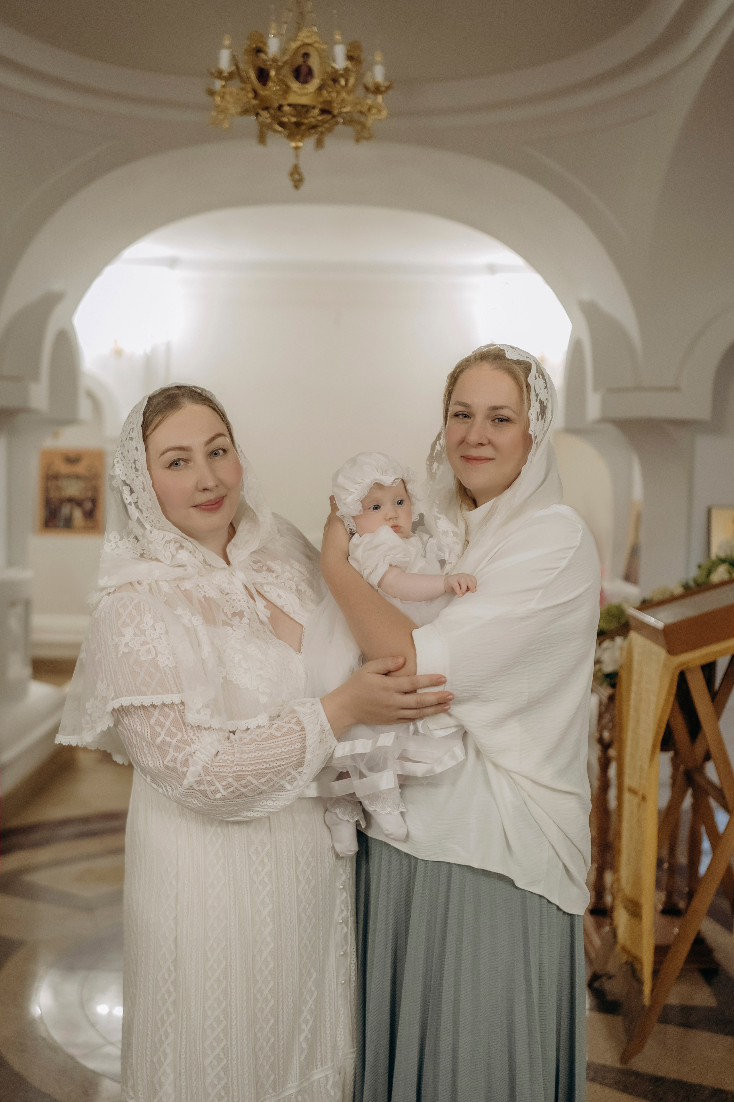 Крещение Дарины. Семейный фотограф и фотограф на таинства в Москве Юлия Калайджян
