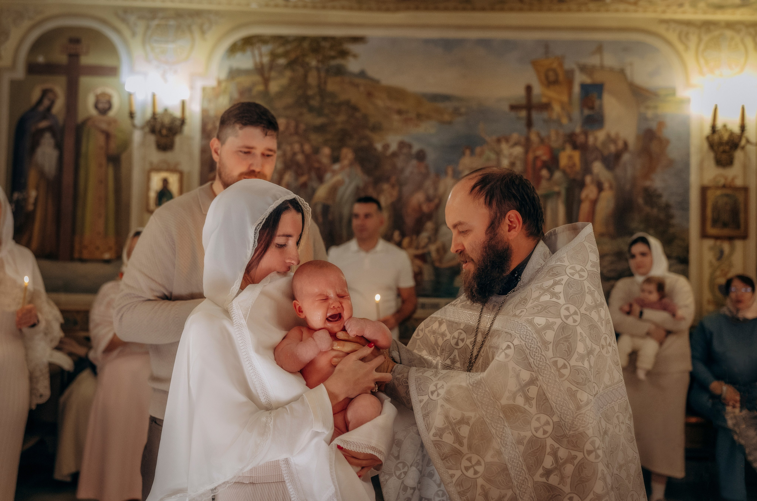 Крещение в храме Архангела Михаила в Тропарево. Семейный фотограф и фотограф на таинства в Москве Юлия Калайджян