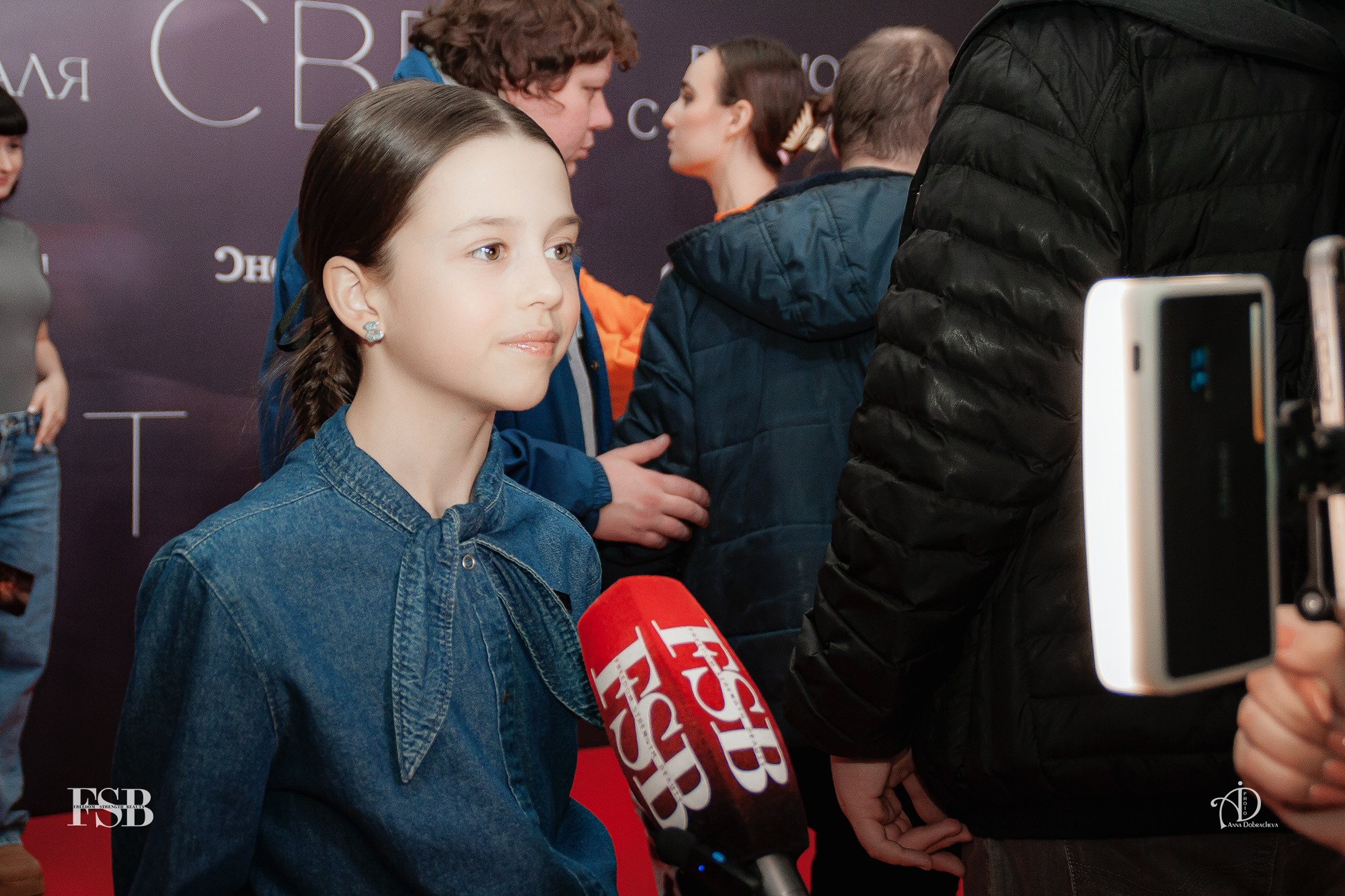 Журнал «FSB» («Freedom Strength Beauty») на премьере фильма "Свет" режиссера Антона Коломееца в киноцентре "КАРО 11 Октябрь" в Москве