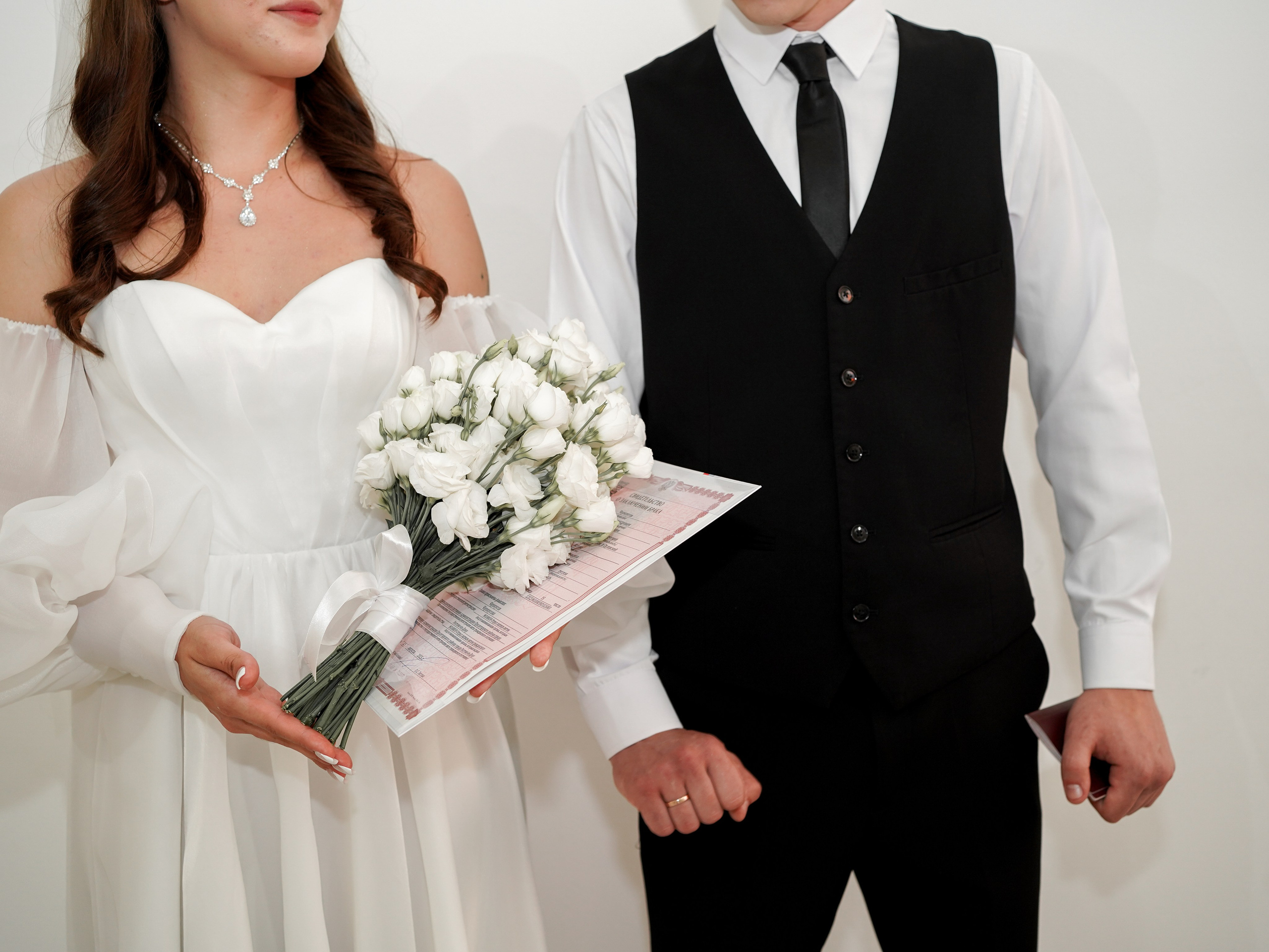 Свадебная фотосессия в Пролетарском ЗАГСе. Свадебный фотограф в Ростове-на-Дону. Таинство Крещения и Венчания, семейные фотосессии. Алёна Чёботова