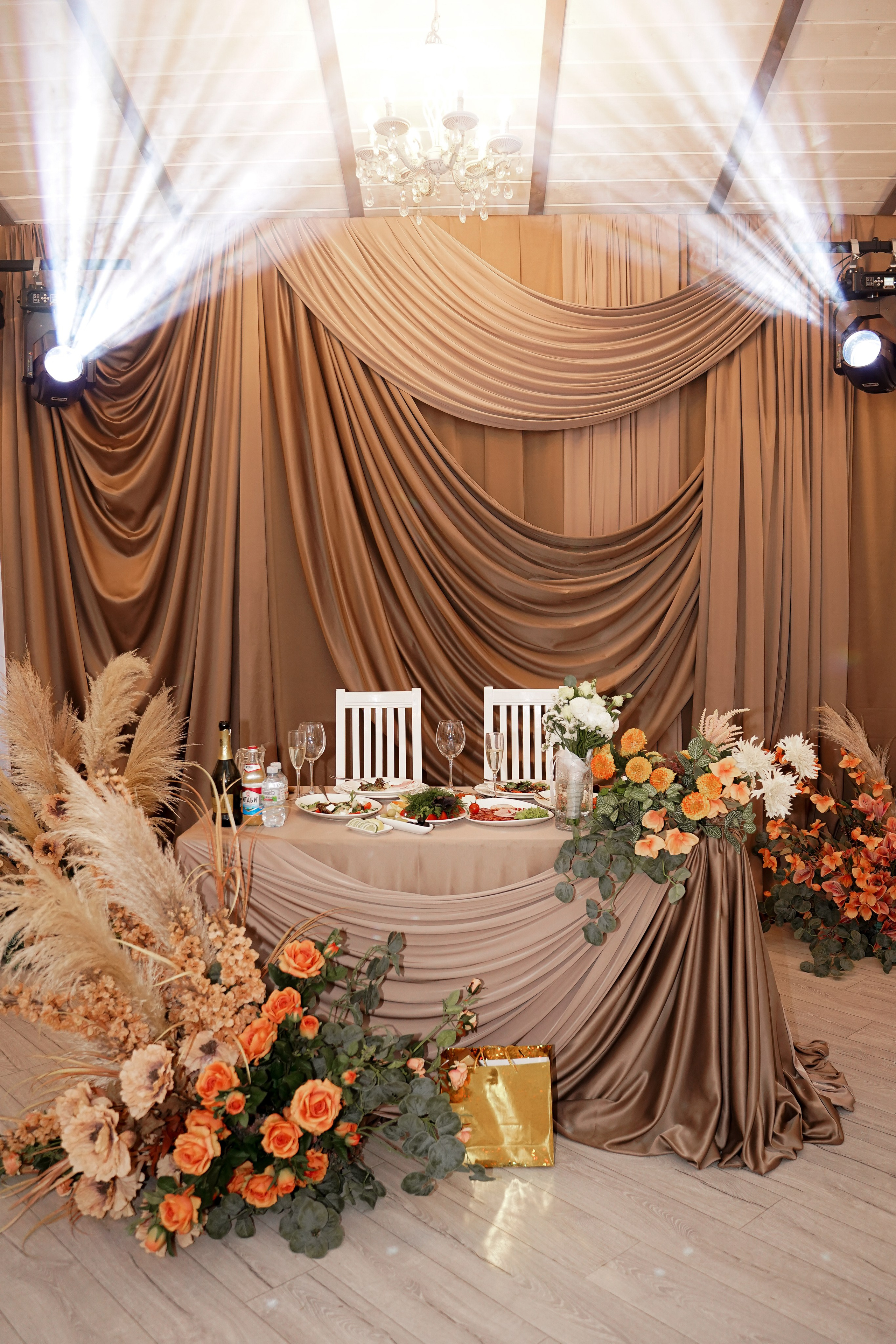 Свадебный банкет в беседке. Свадебный фотограф в Ростове-на-Дону. Таинство Крещения и Венчания, семейные фотосессии. Алёна Чёботова