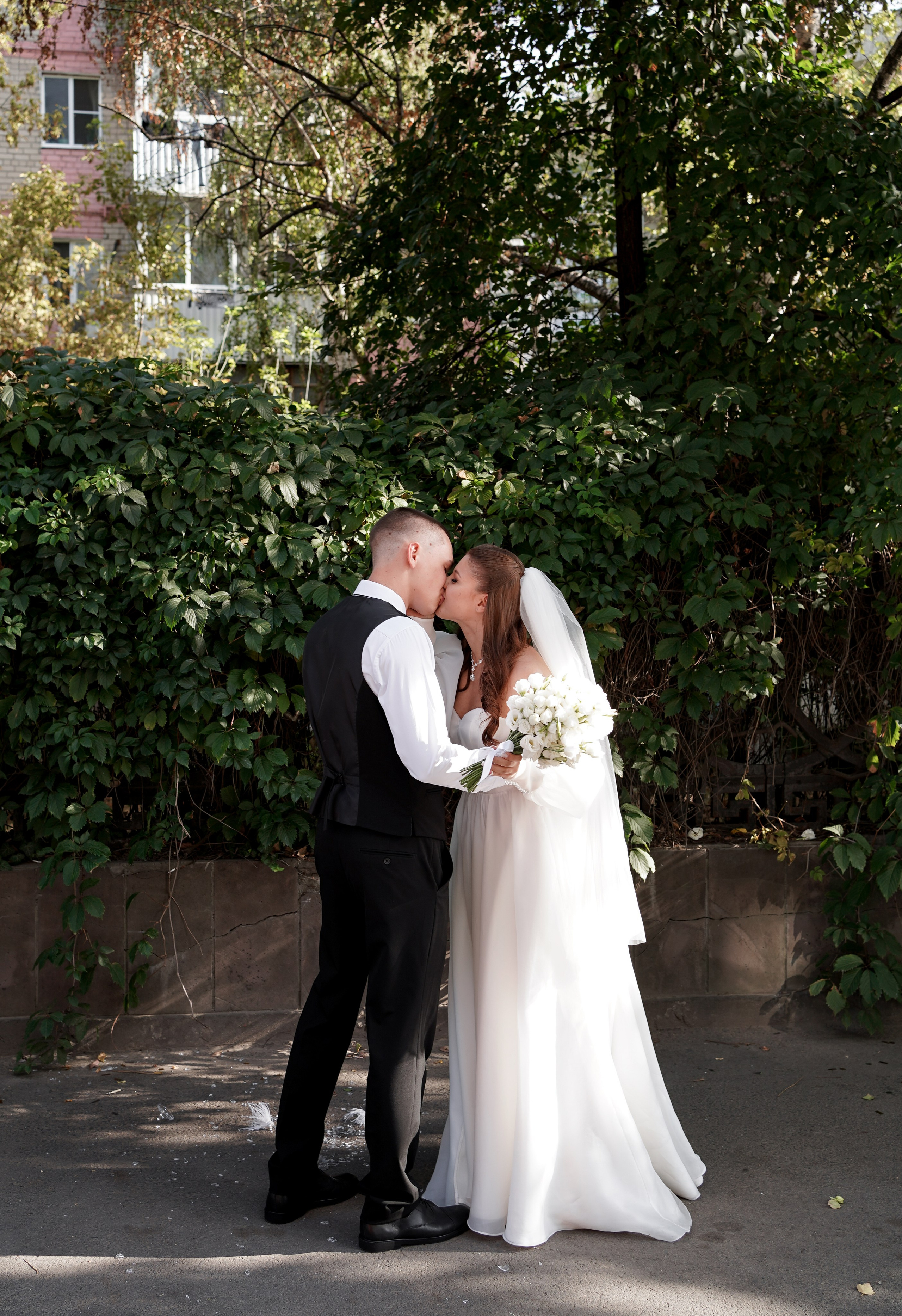 Свадебная фотосессия в Пролетарском ЗАГСе. Свадебный фотограф в Ростове-на-Дону. Таинство Крещения и Венчания, семейные фотосессии. Алёна Чёботова