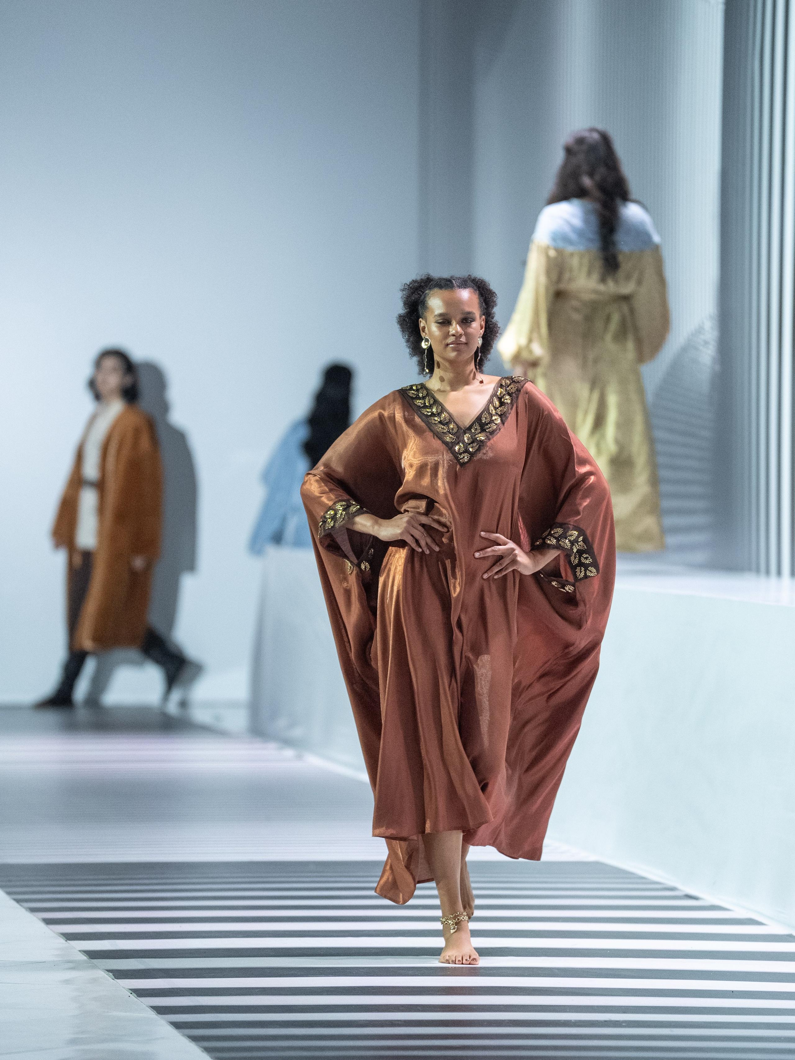 Brand AINASH QARA. Сайт Алматинского НЮ АРТ, будуар и фэшн фотографа Дениса Карпенко