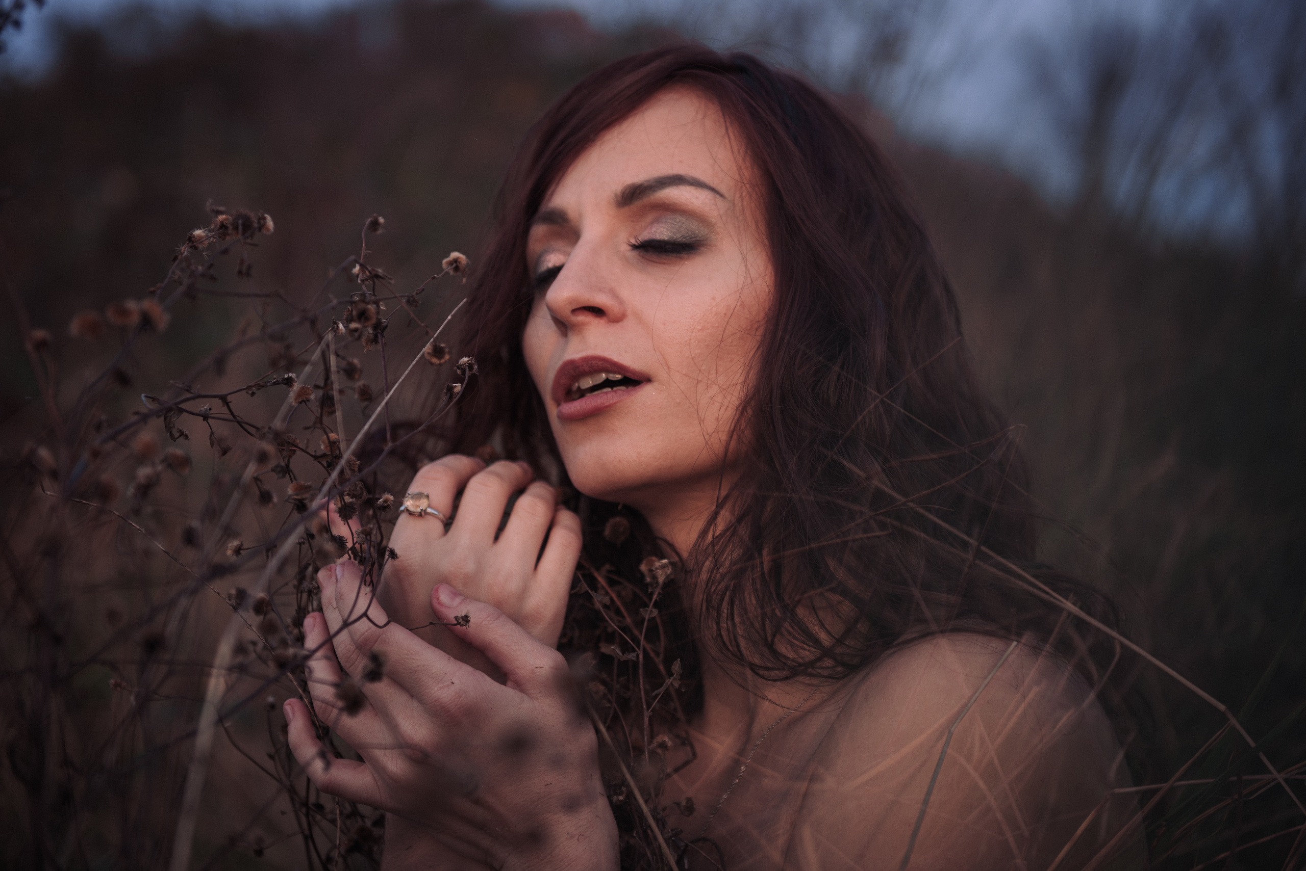 Аня. Фотосессия на холмах. Портретный и репортажный фотограф в Сочи Рамодина Юлия