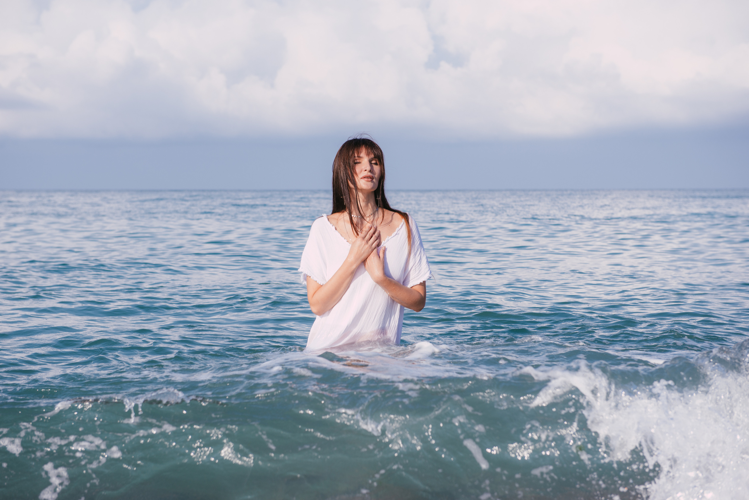 Фотосессия на берегу моря для сайта женского тура. Портретный и репортажный фотограф в Сочи Рамодина Юлия