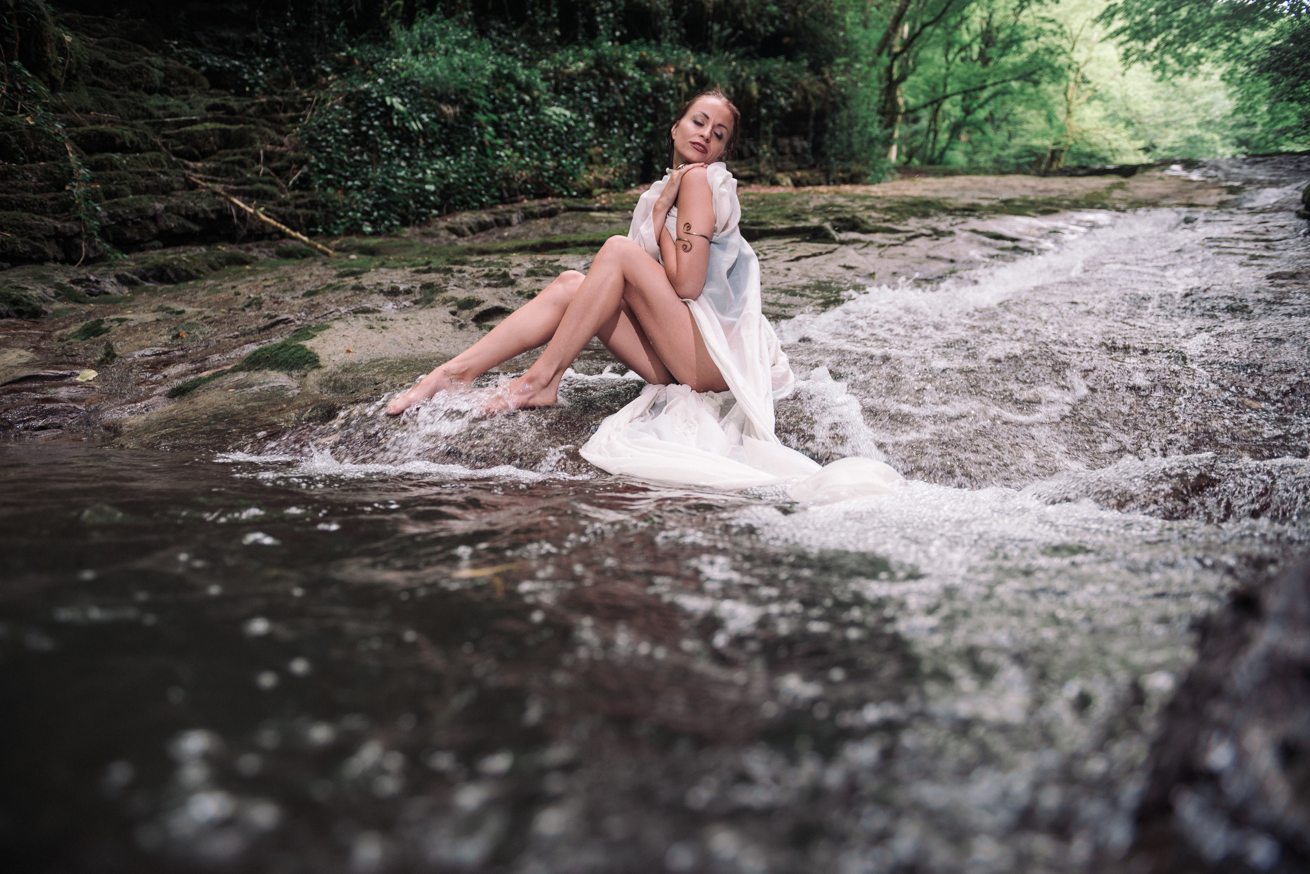 Аня. Фотосессия на водопаде. Портретный и репортажный фотограф в Сочи Рамодина Юлия