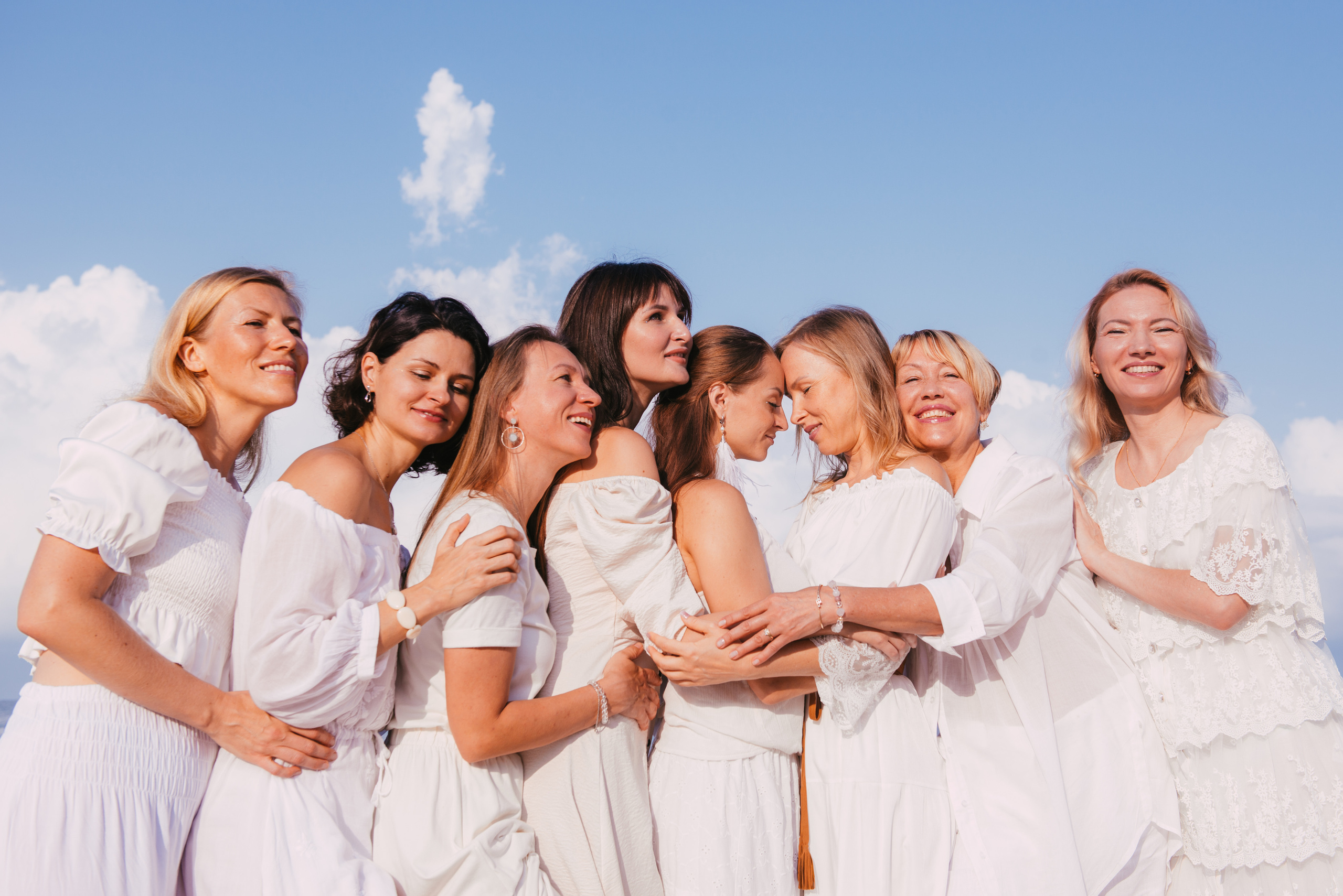 Фотосессия на берегу моря для сайта женского тура. Портретный и репортажный фотограф в Сочи Рамодина Юлия